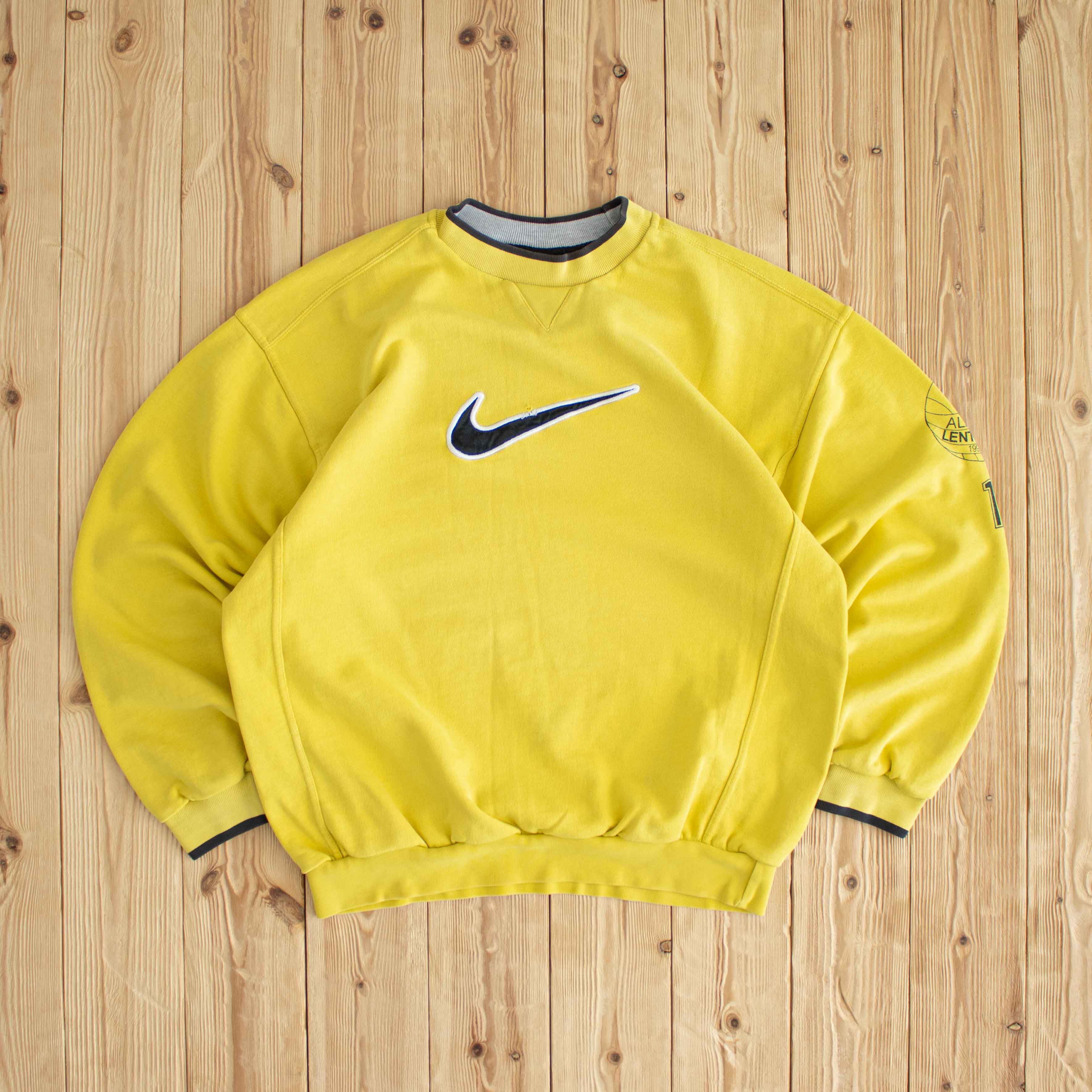 (M) Nike Swoosh Vintage Embroidered Sweatshirt Yellow