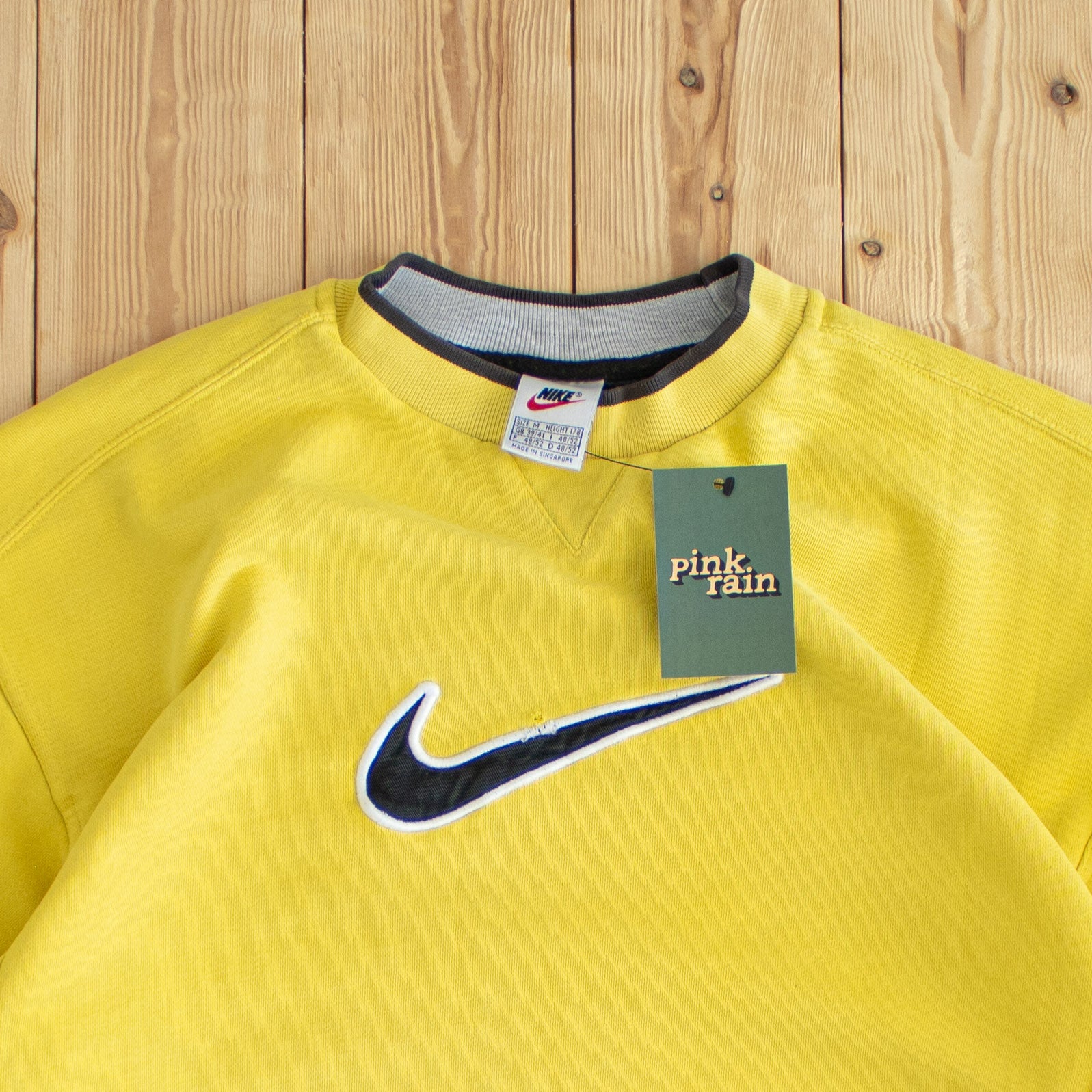 (M) Nike Swoosh Vintage Embroidered Sweatshirt Yellow