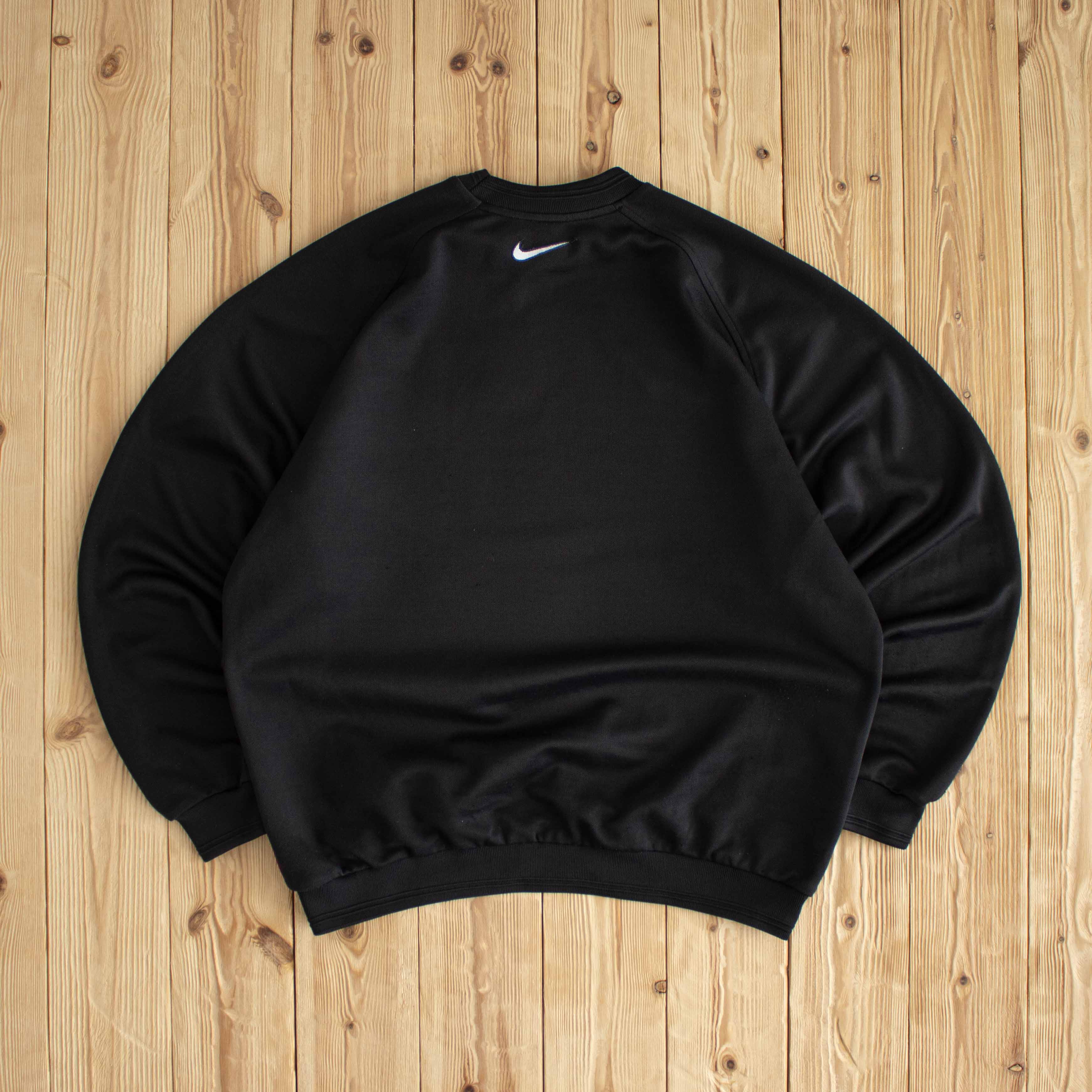 (L) Nike Team Vintage Essential Embroidered Sweatshirt Black