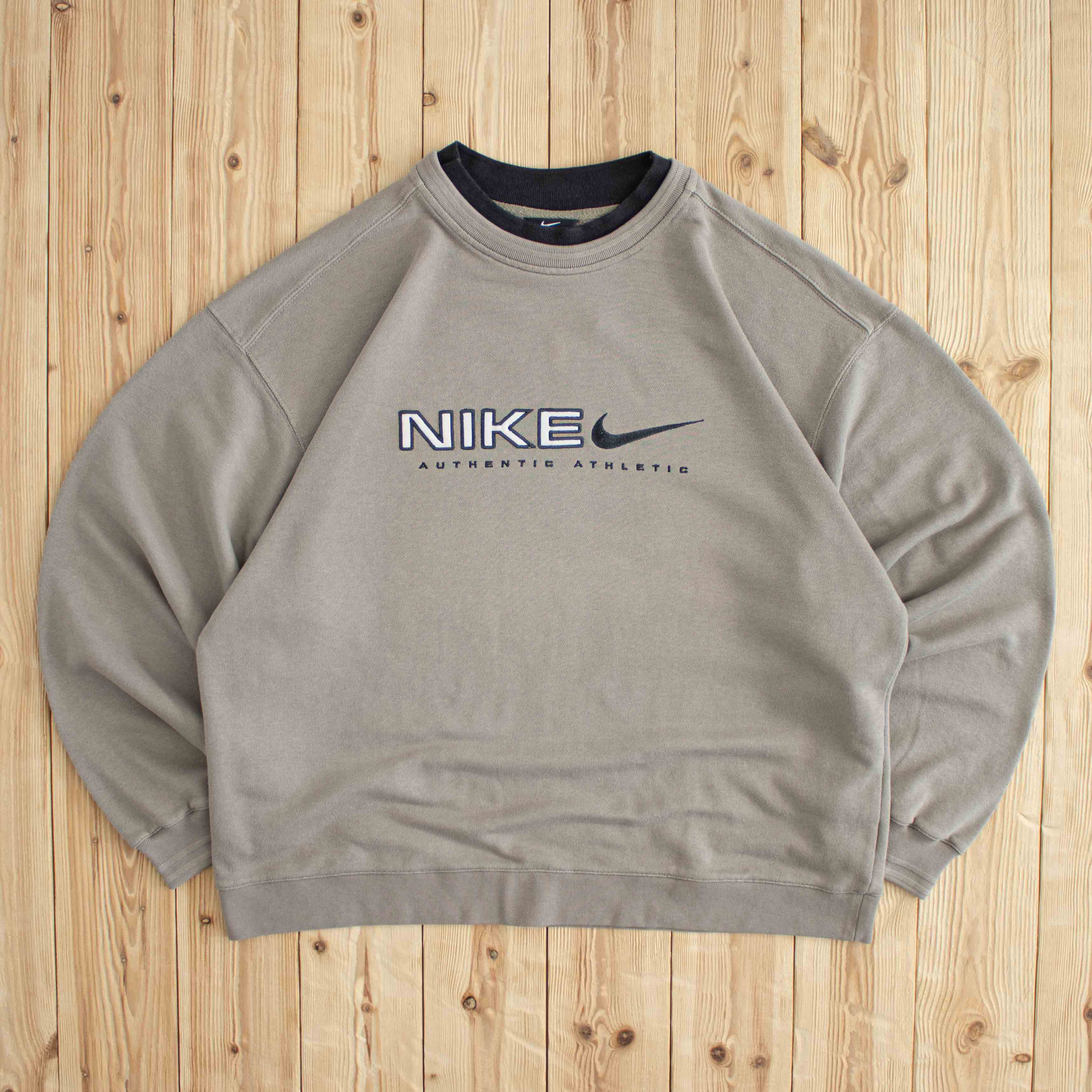 (L) Vintage Nike Spell Out Embroidered Sweatshirt