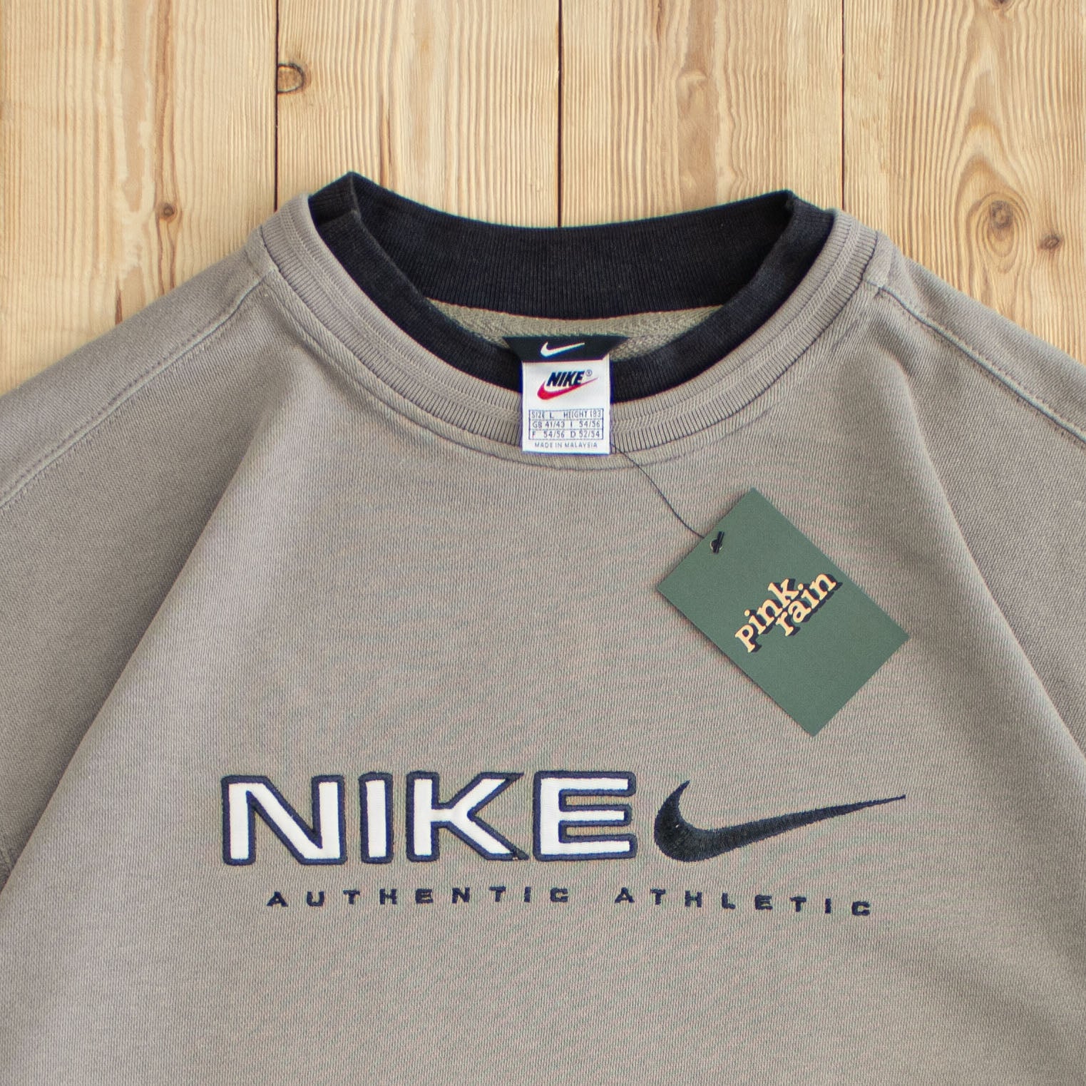 (L) Vintage Nike Spell Out Embroidered Sweatshirt