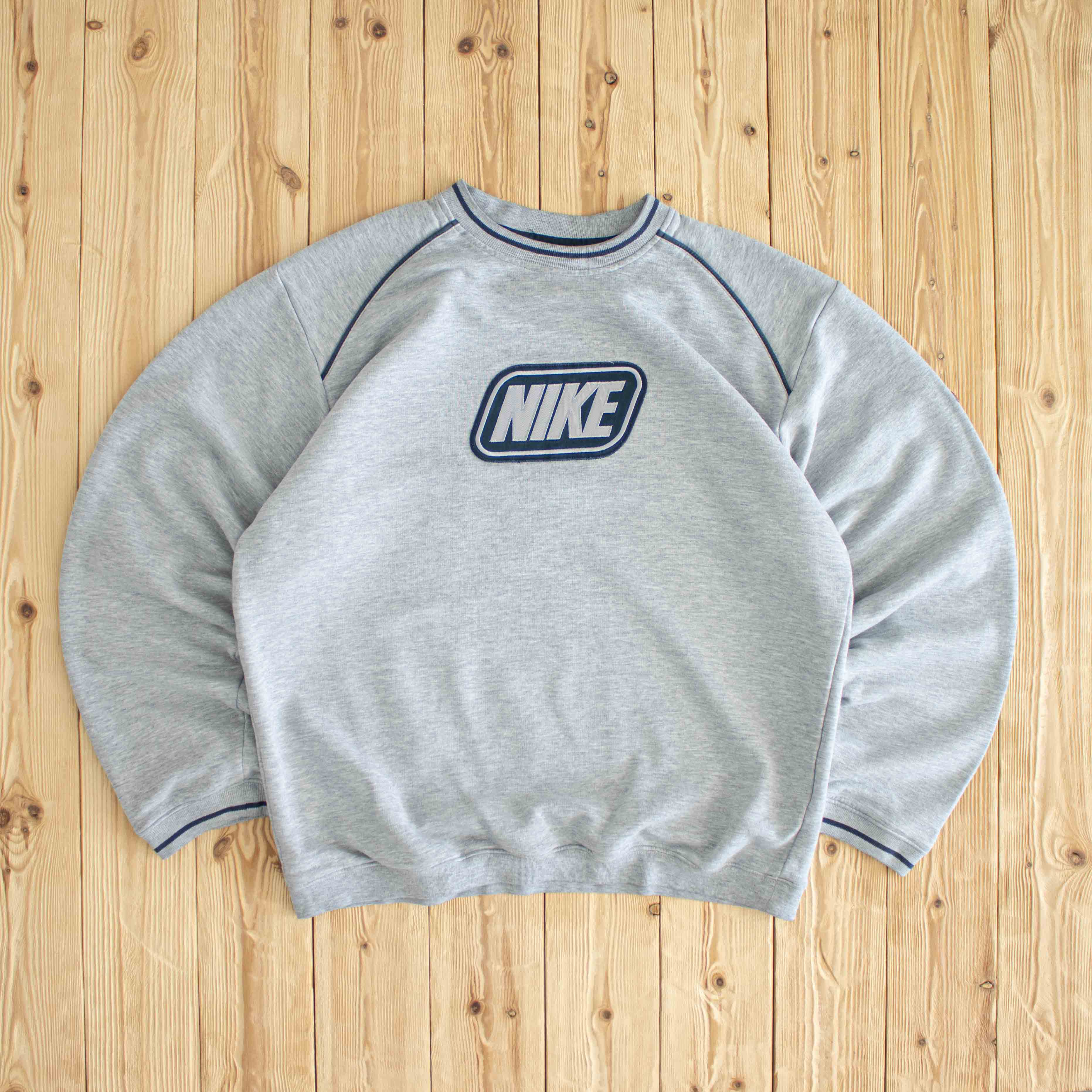 (L) Nike Spell Out Vintage Embroidered Sweatshirt Gray