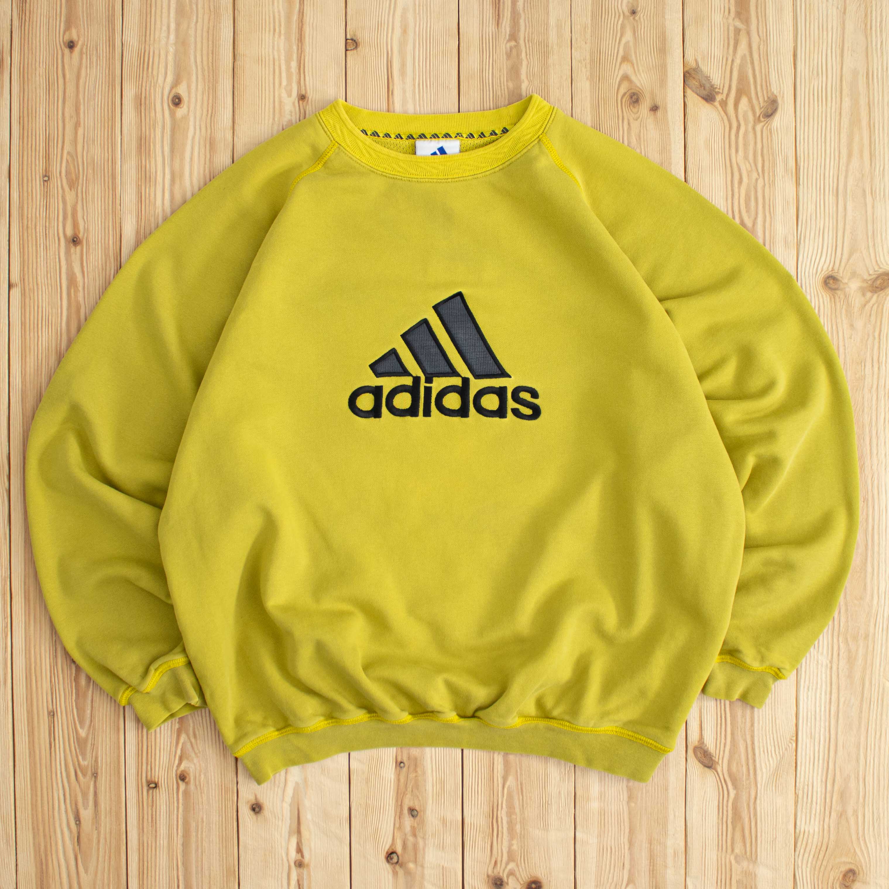 (L) Vintage Adidas Spell Out Embroidered Sweatshirt