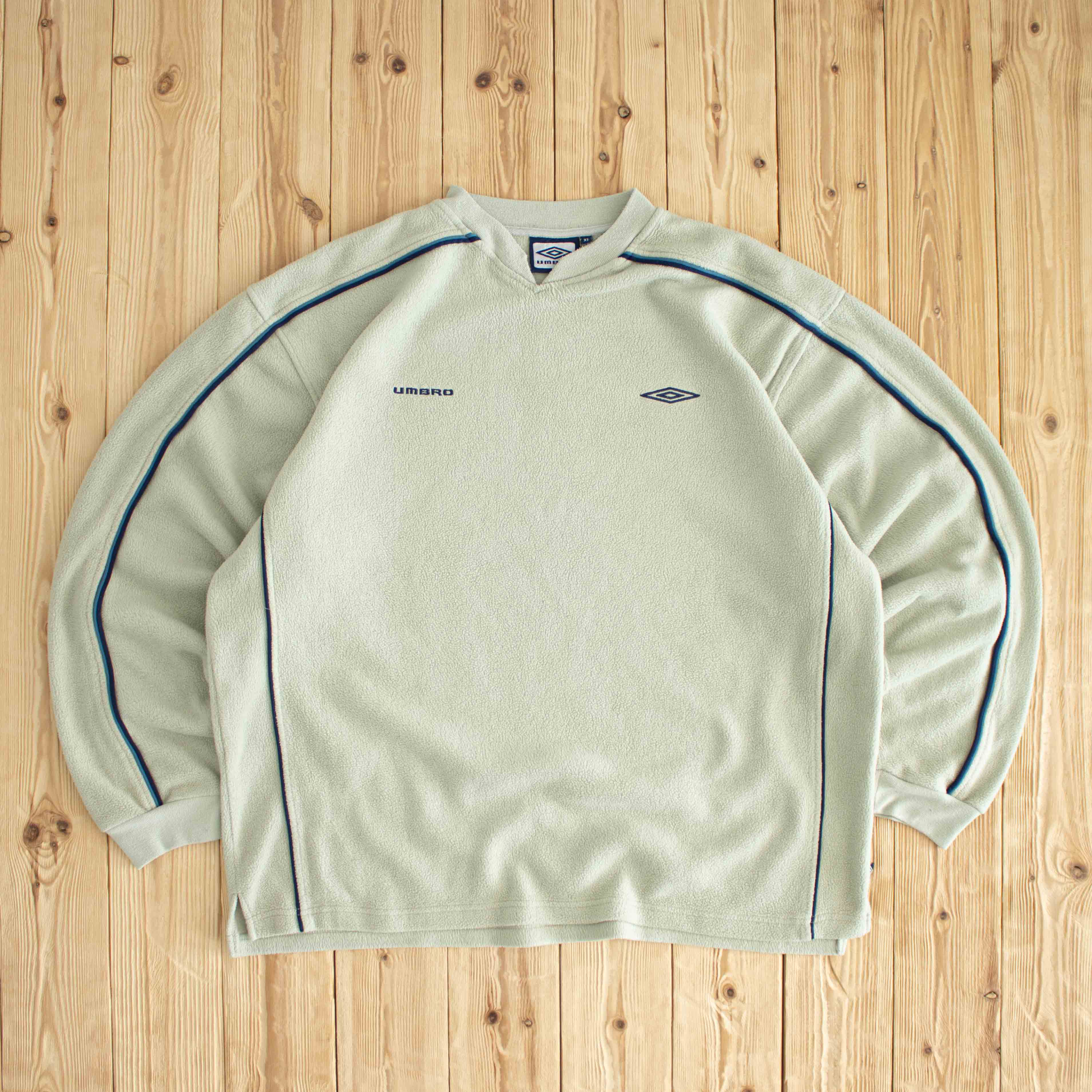 (XL) Umbro Vintage Embroidered Fleece Sweatshirt Beige