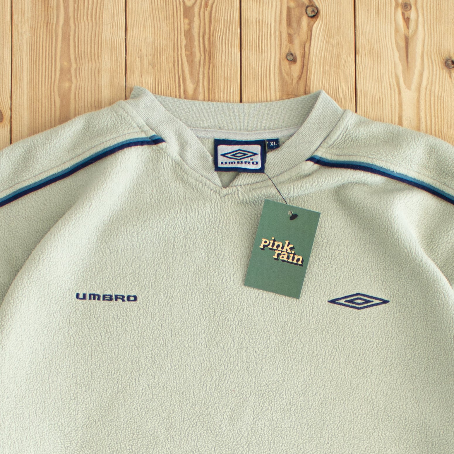 (XL) Umbro Vintage Embroidered Fleece Sweatshirt Beige
