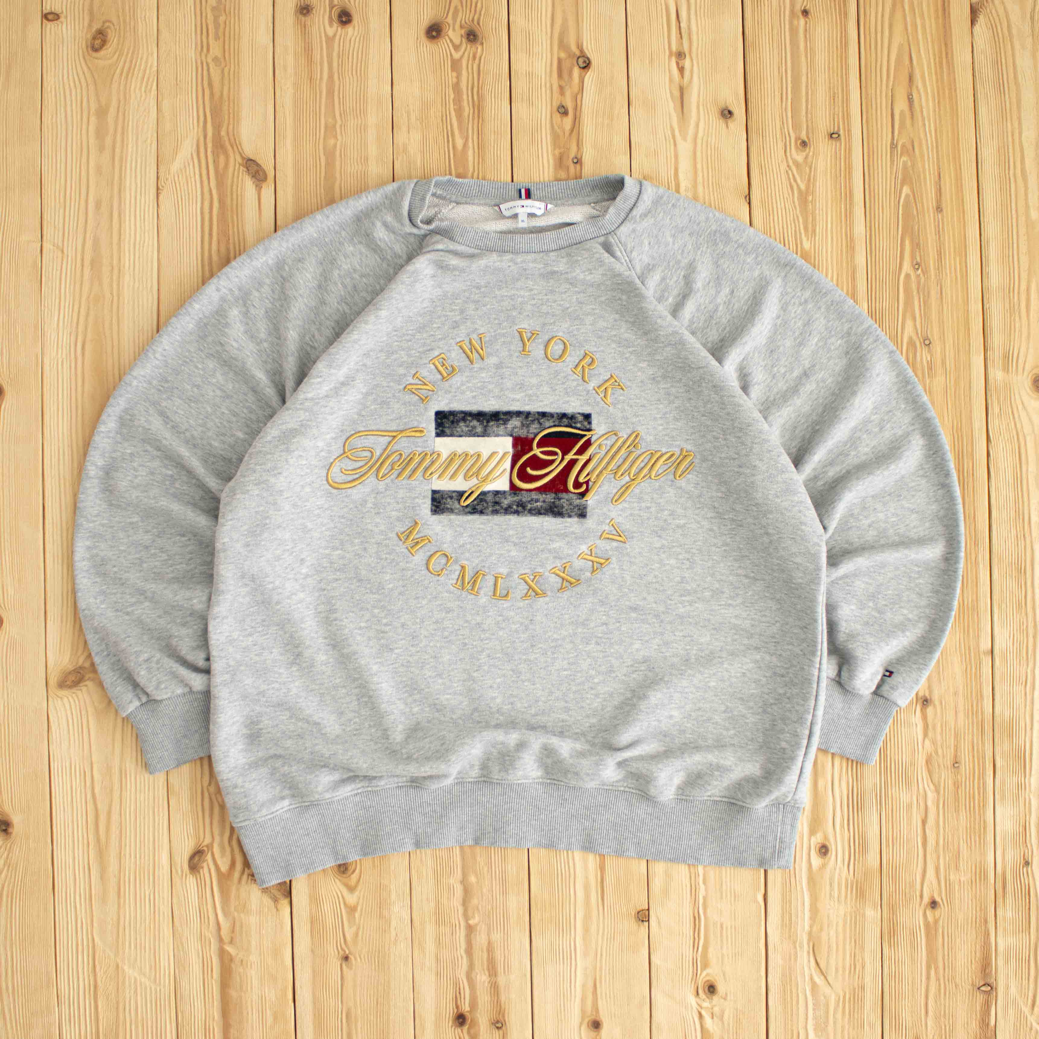 (L) Tommy Hilfiger New York Embroidered Sweatshirt Gray
