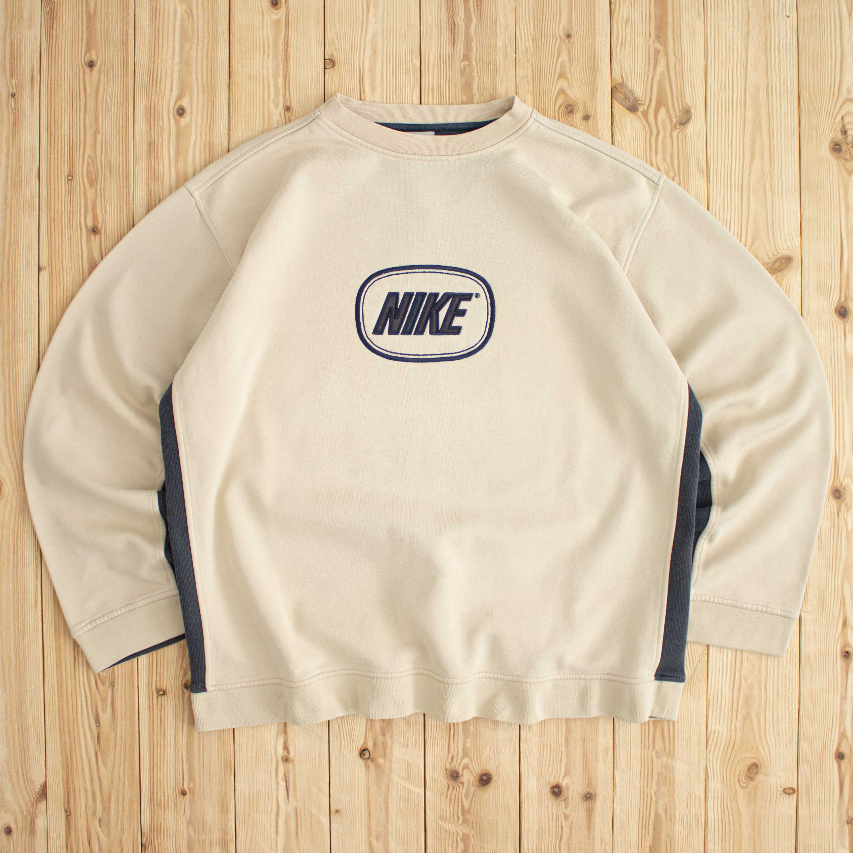 (L) Vintage Nike Spell Out Embroidered Sweatshirt