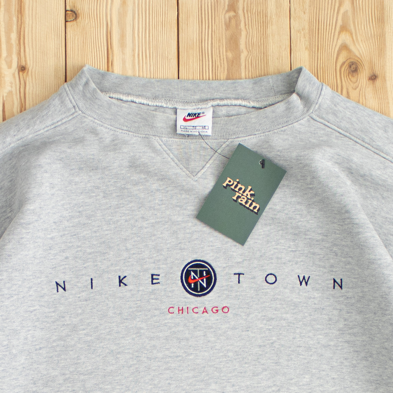 (XL) Vintage Nike Town Chicago Embroidered Sweatshirt