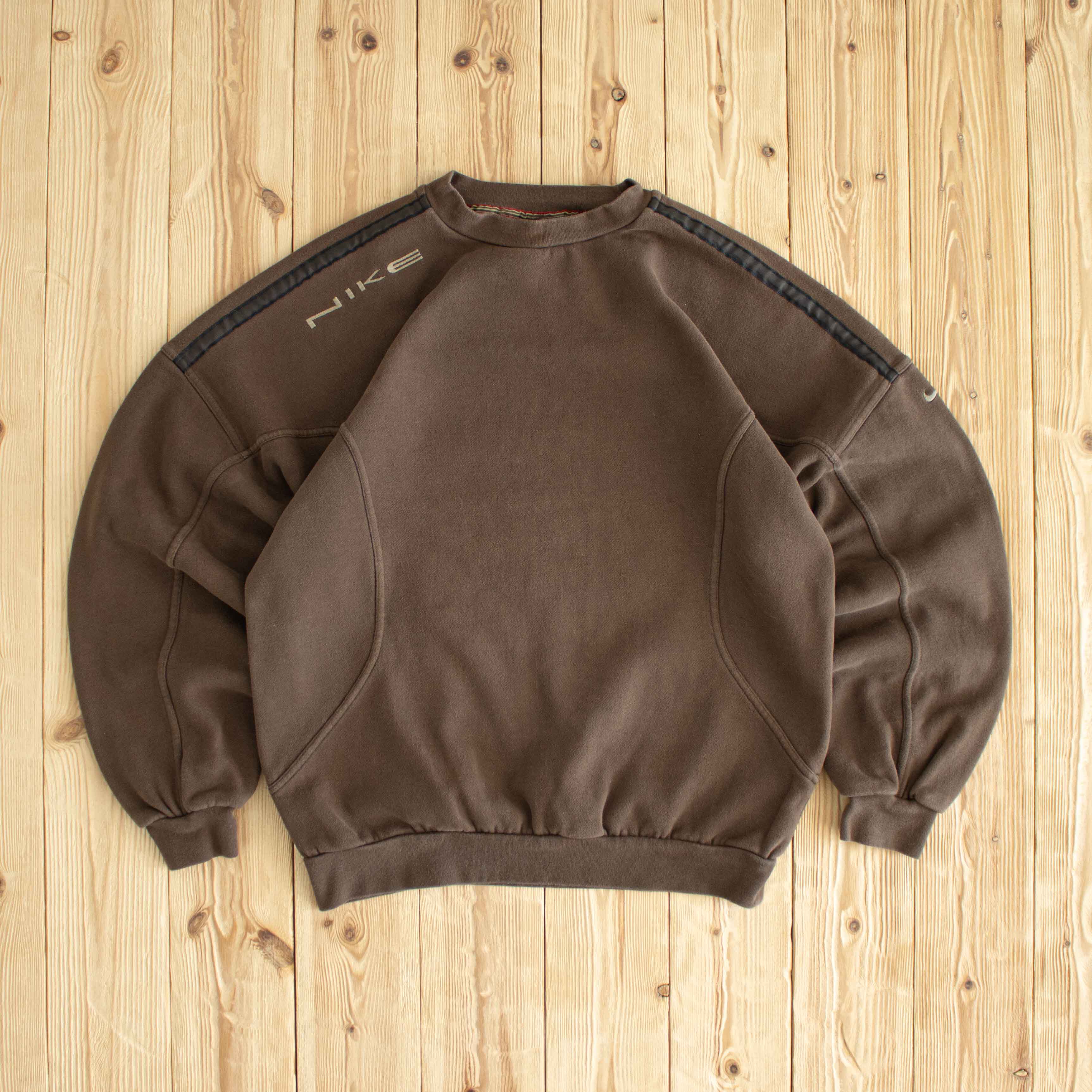 (M) Nike Shoulder Spell Out Vintage Embroidered Sweatshirt Brown