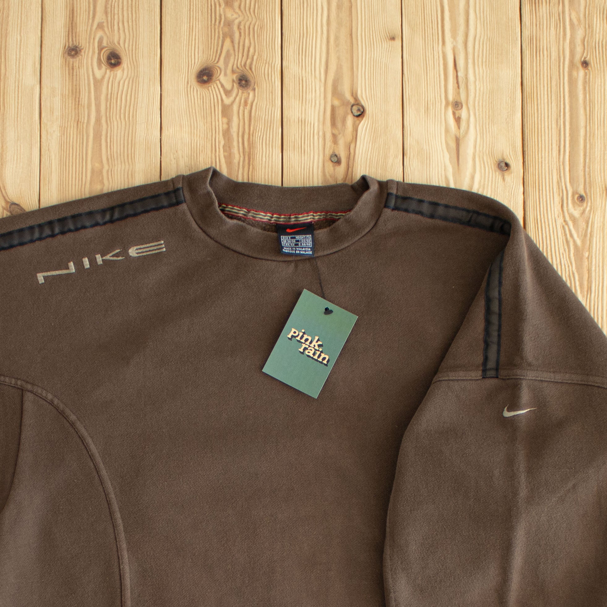 (M) Nike Shoulder Spell Out Vintage Embroidered Sweatshirt Brown
