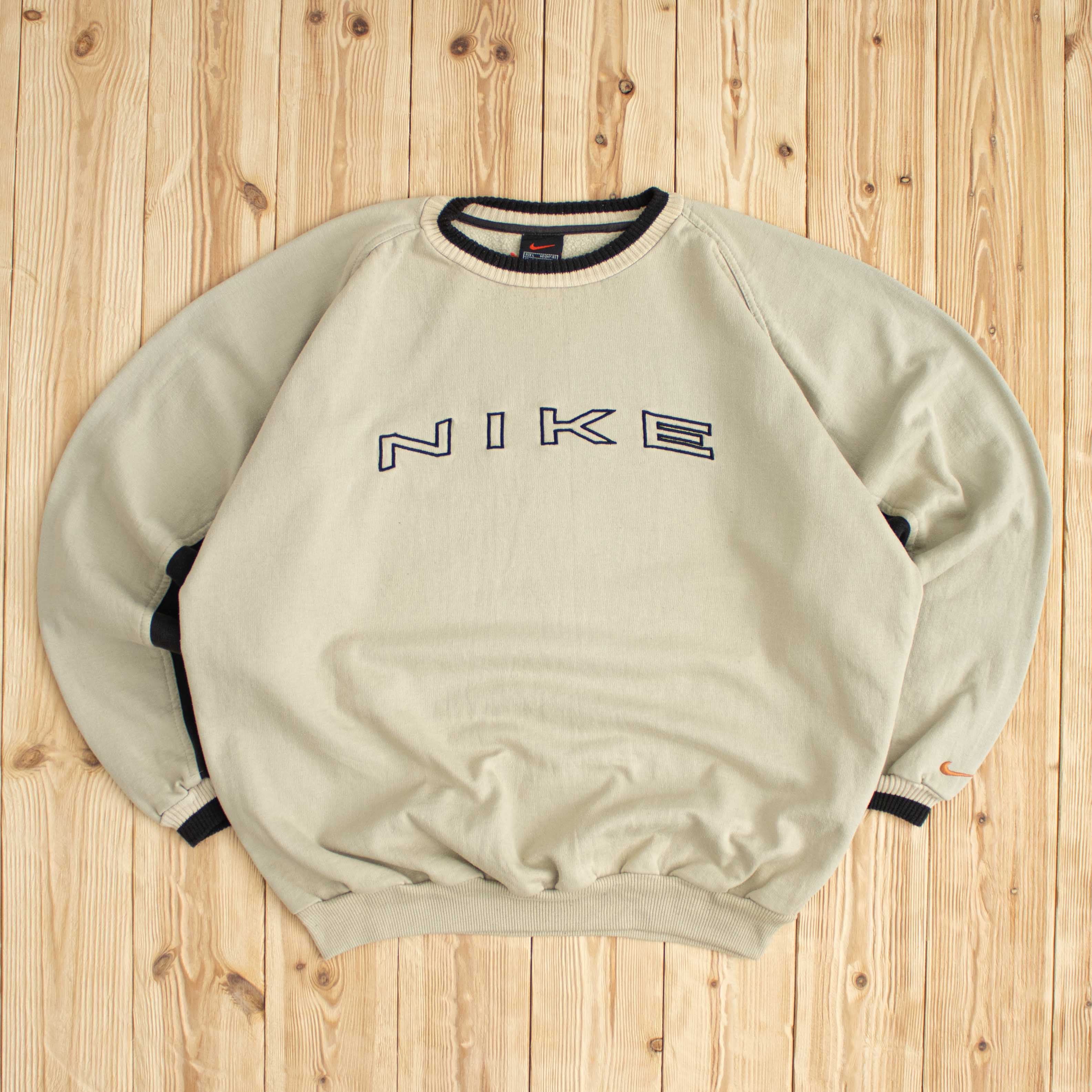 (L) Vintage Nike Spell Out Embroidered Sweatshirt