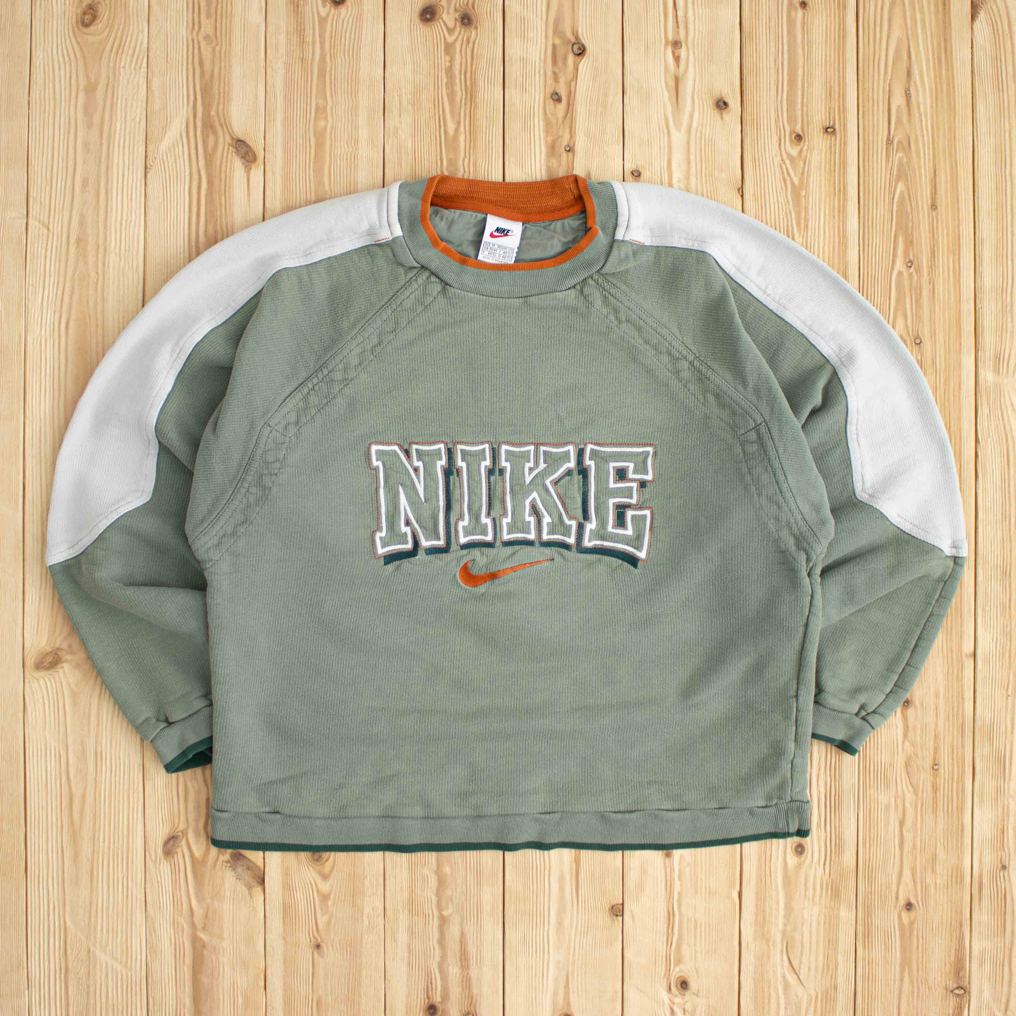 (M) Vintage Nike Spell Out Embroidered Sweatshirt