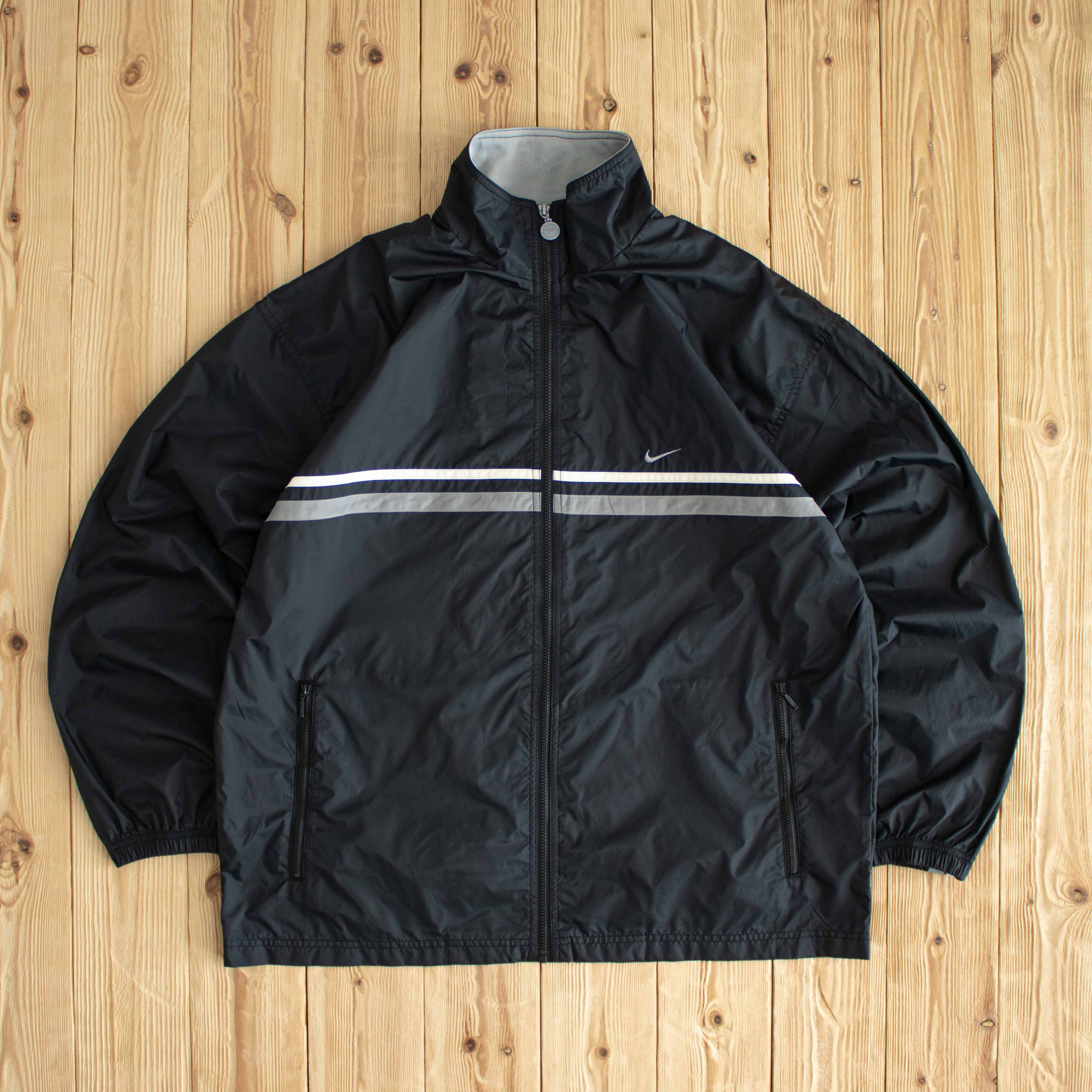 (L) Nike Vintage Essential Embroidered Light Jacket Black