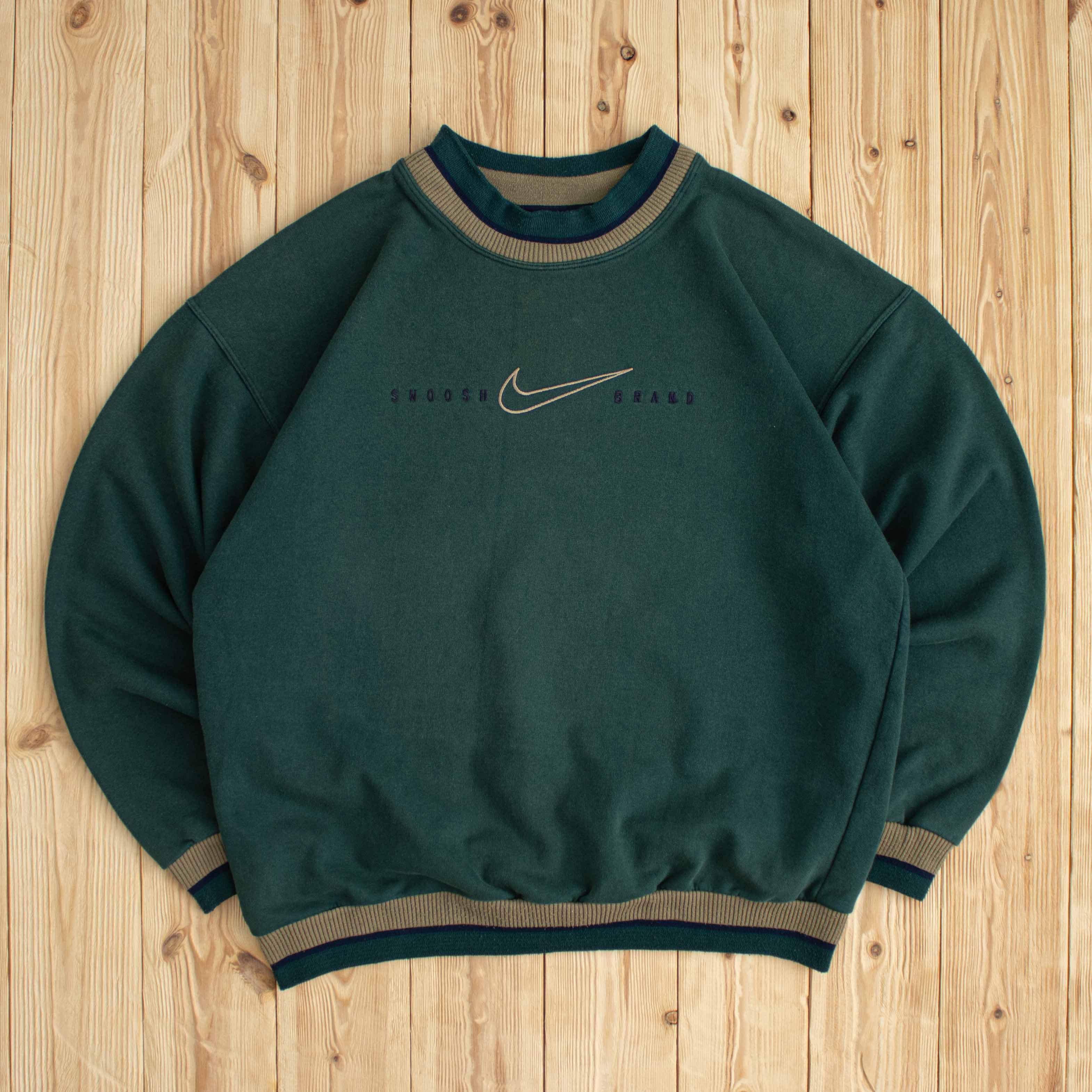 (M) Vintage Nike Swoosh Brand Embroidered Sweatshirt