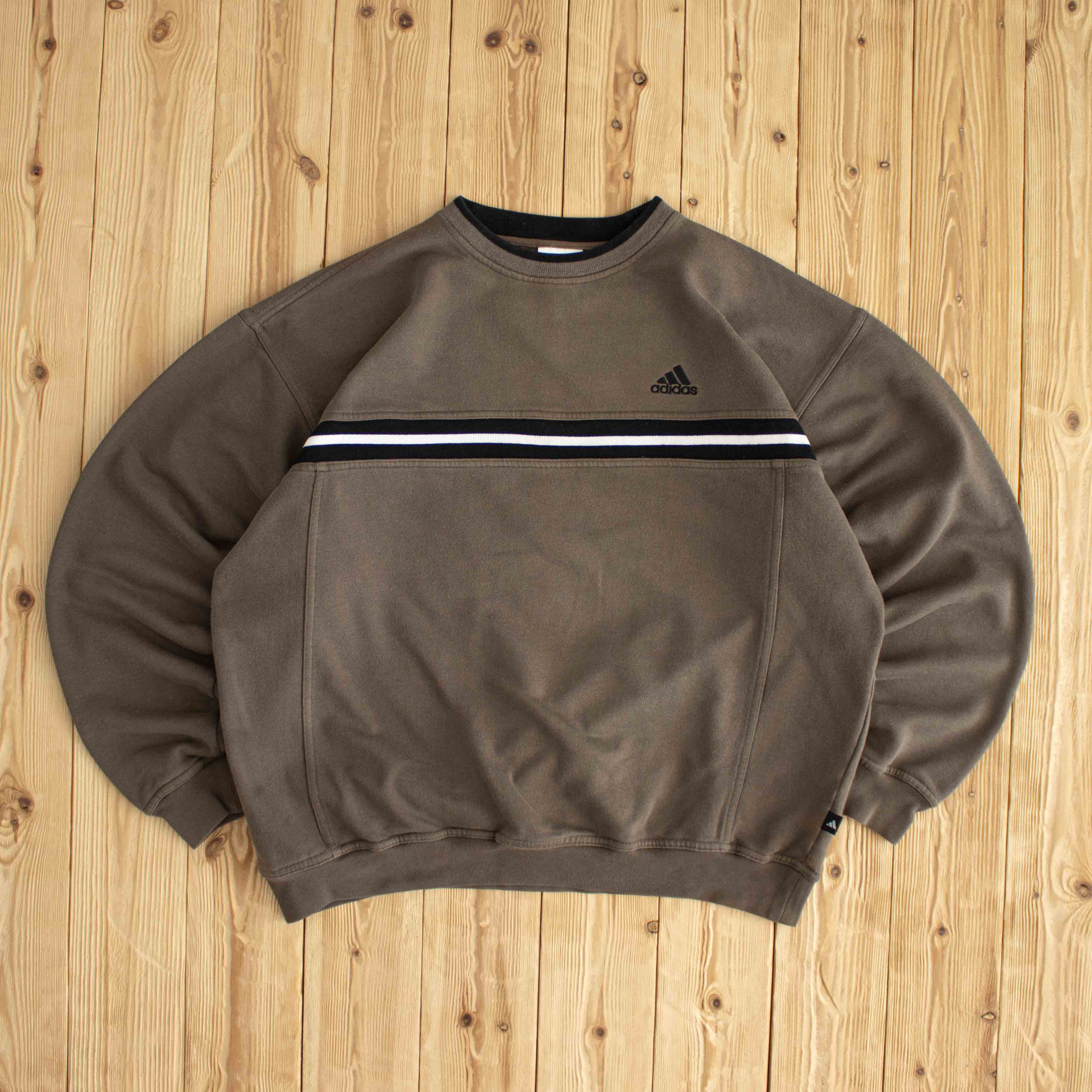 (L) Adidas Vintage Essential Embroidered Sweatshirt Brown