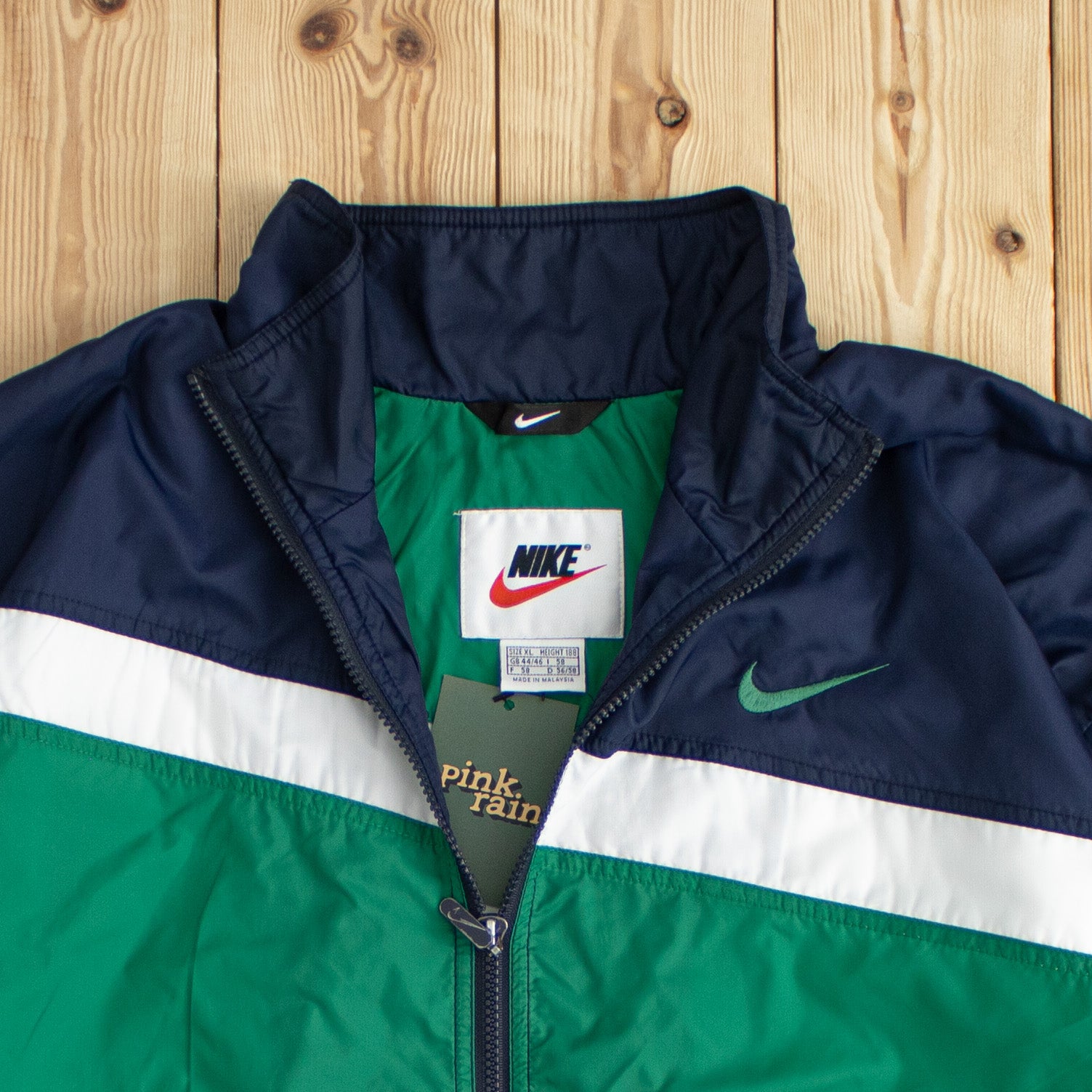 (L) Vintage Nike Swoosh Embroidered Jacket