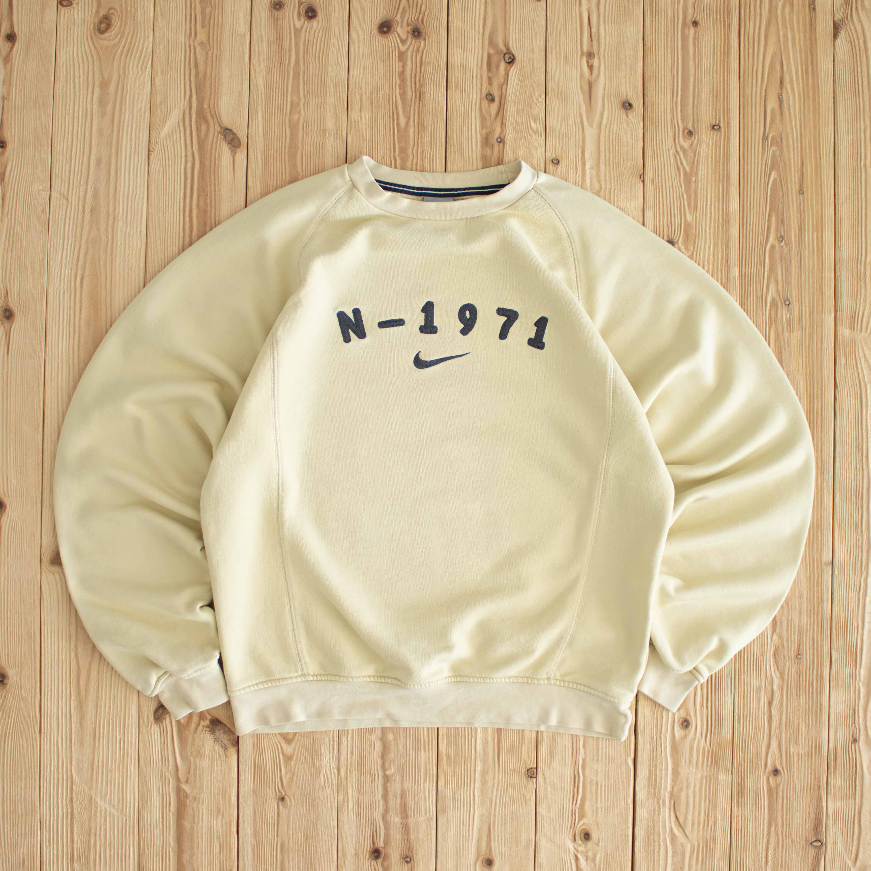 (M) Nike Swoosh 1971 Vintage Embroidered Sweatshirt Beige
