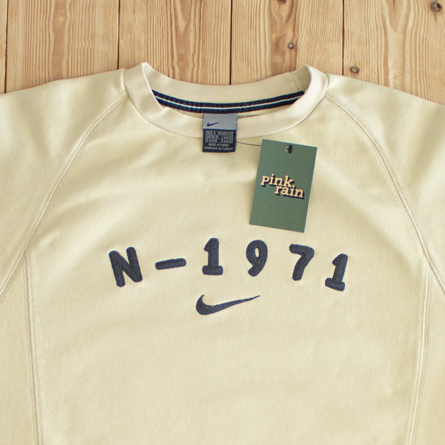 (M) Nike Swoosh 1971 Vintage Embroidered Sweatshirt Beige