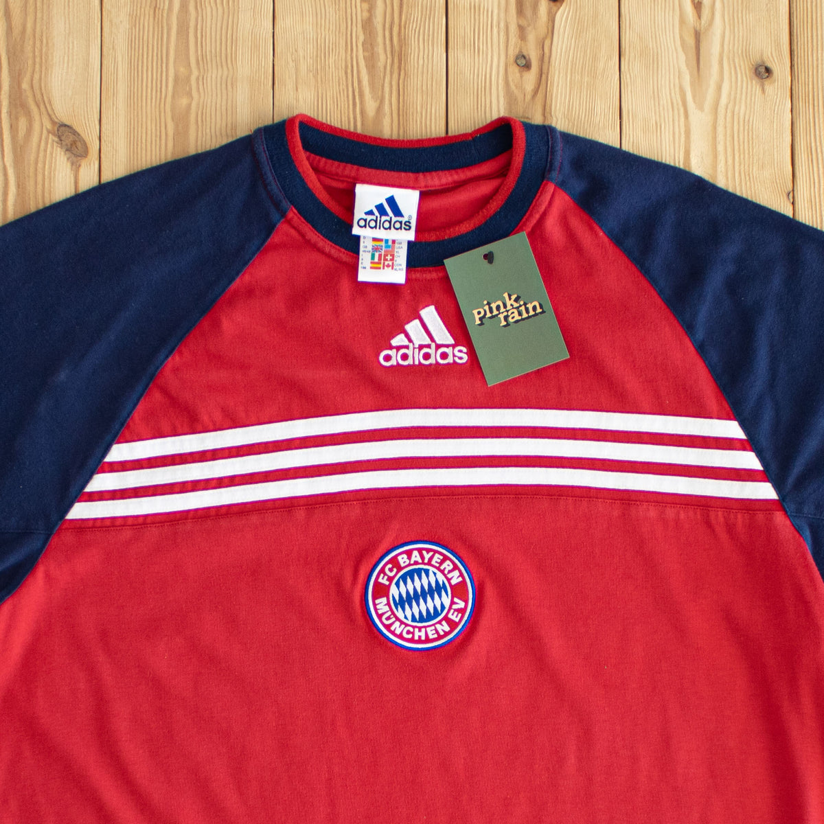 (L) Adidas F.C. Bayern Munich Vintage Embroidered T-Shirt Red