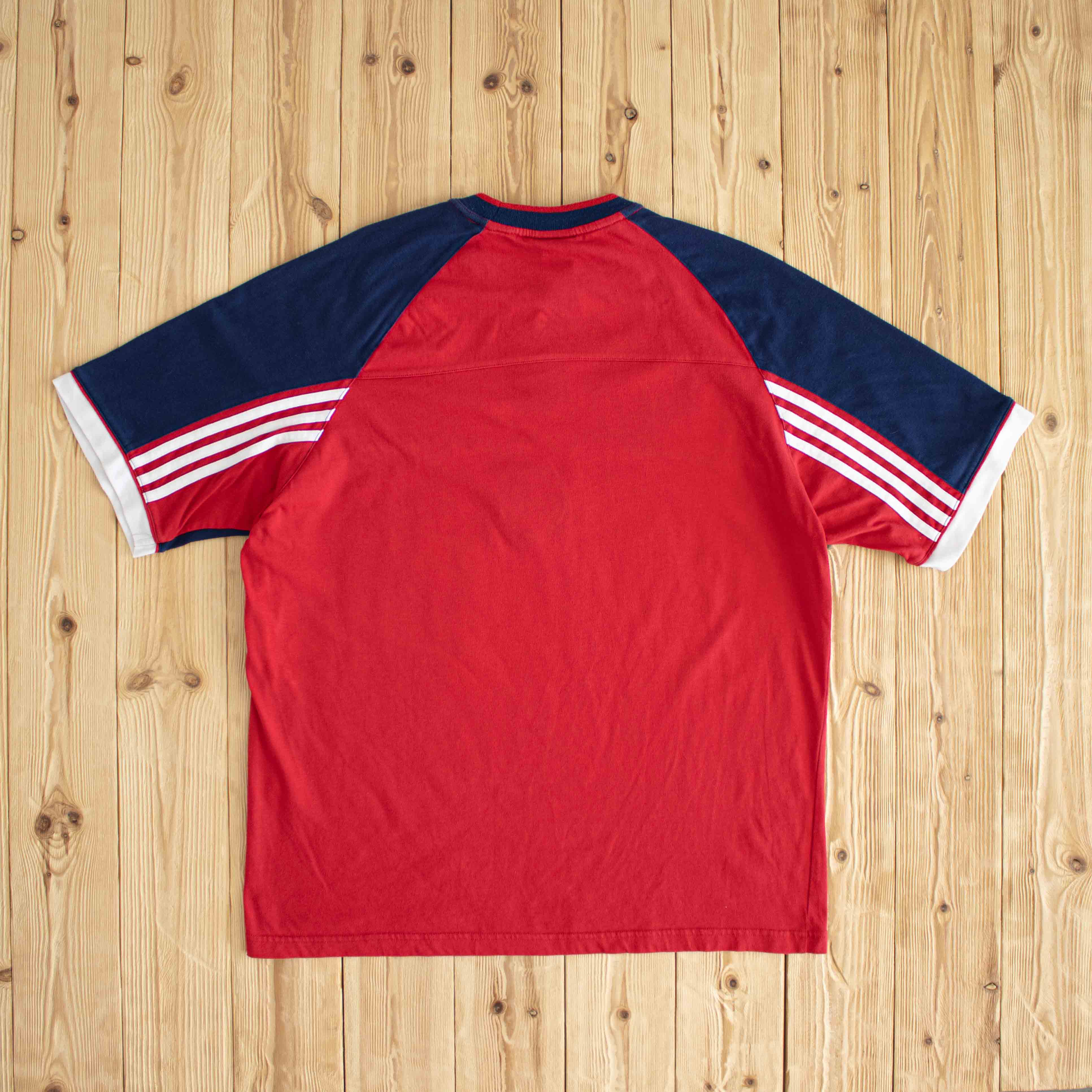 (L) Adidas F.C. Bayern Munich Vintage Embroidered T-Shirt Red