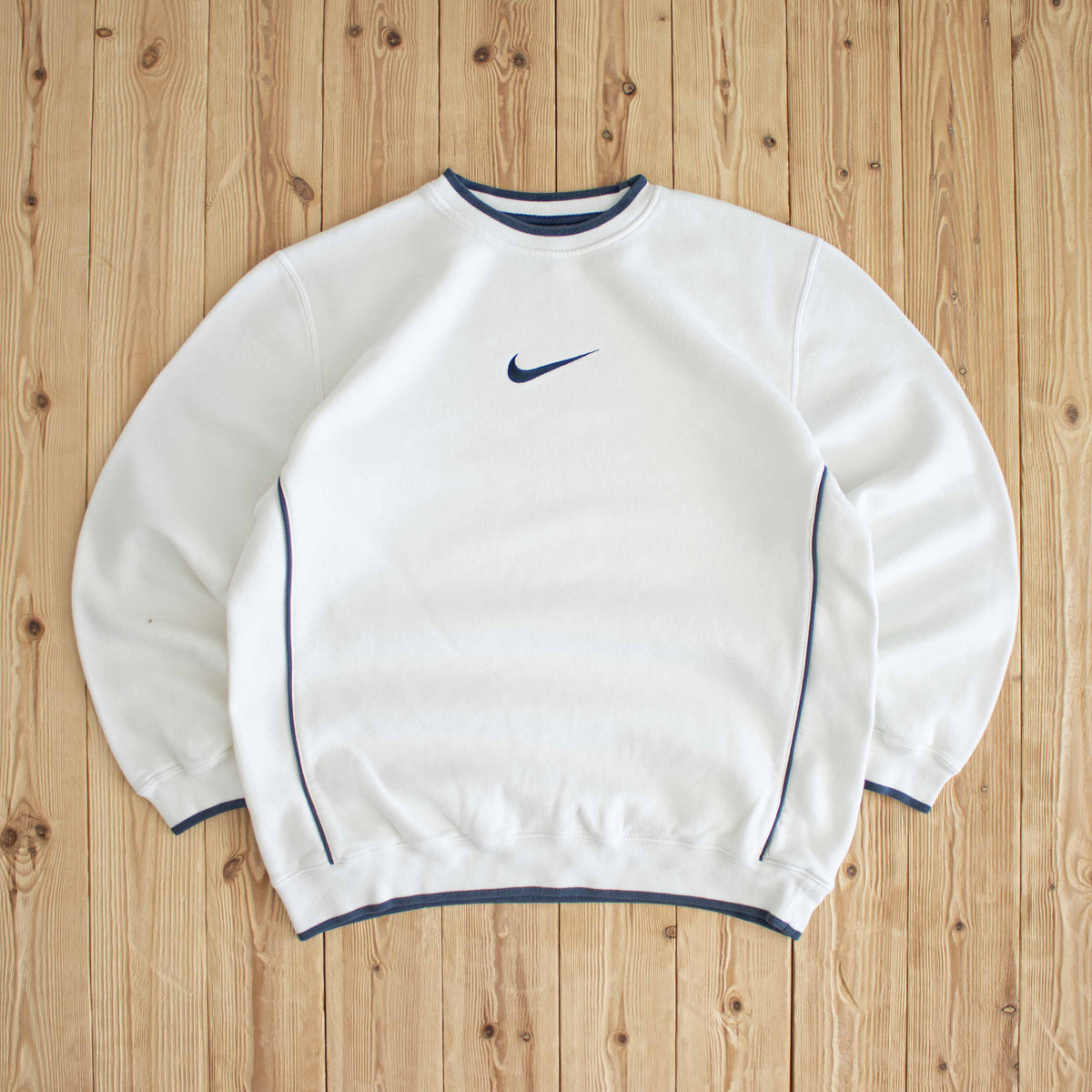 (L) Nike Swoosh Vintage Embroidered Sweatshirt White