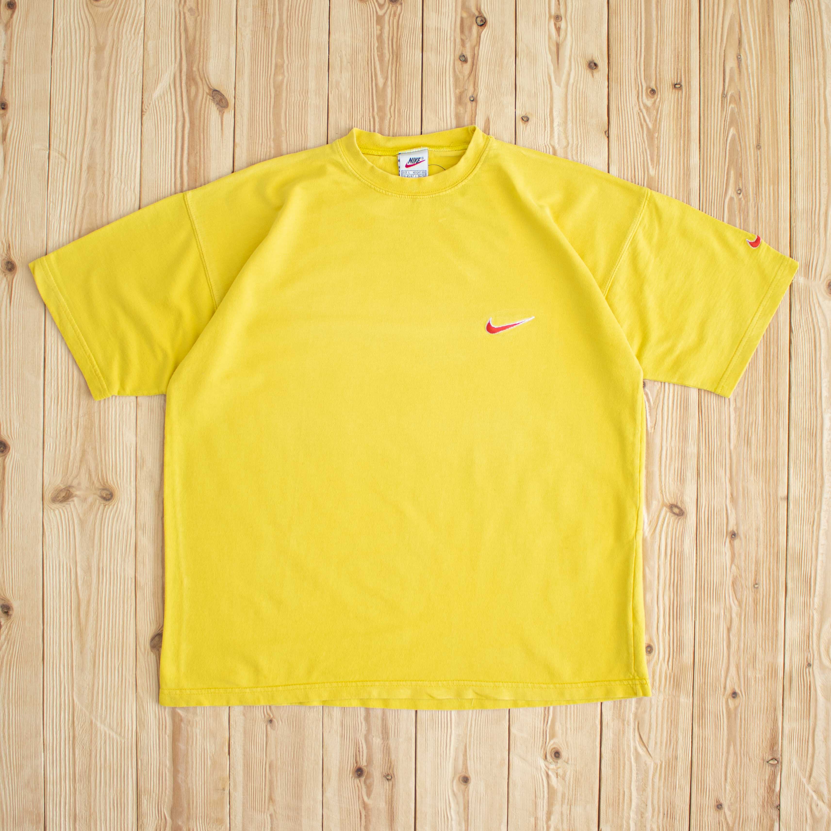 (M) Vintage Nike Essential Embroidered T-Shirt