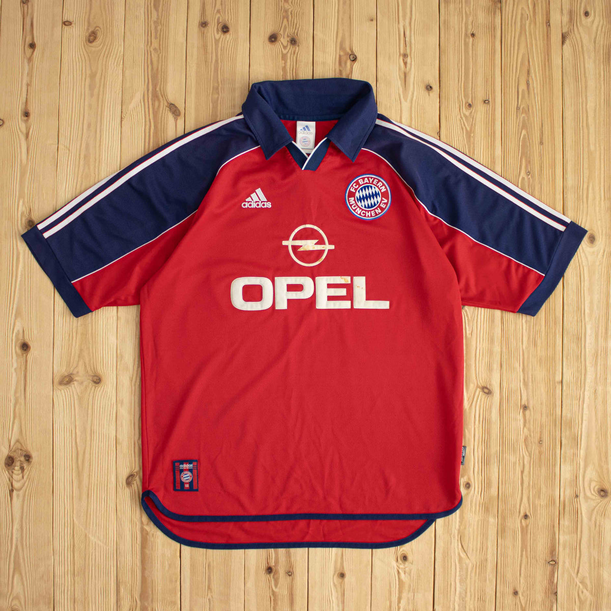 (L/XL) Adidas F.C. Bayern Munchen Vintage Embroidered T-Shirt Red