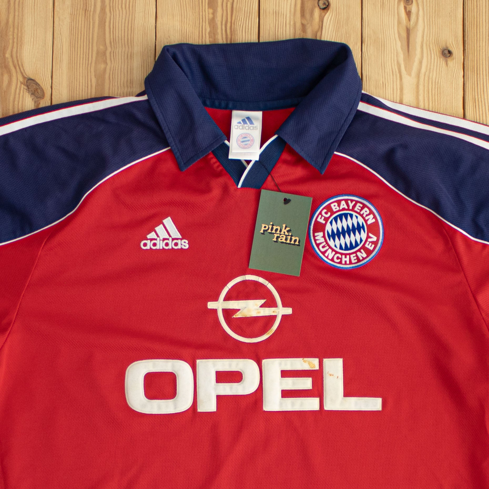 (L/XL) Adidas F.C. Bayern Munchen Vintage Embroidered T-Shirt Red