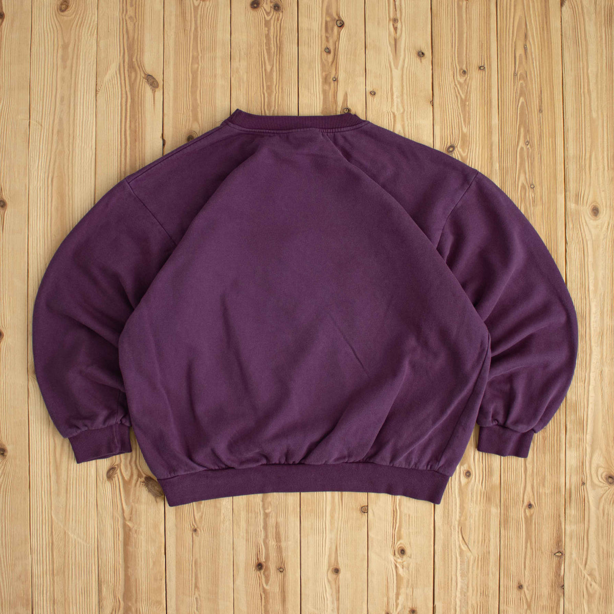 (M/L) 90s Lacoste Chemise Chêne Rouvre Vintage Embroidered Sweatshirt Purple
