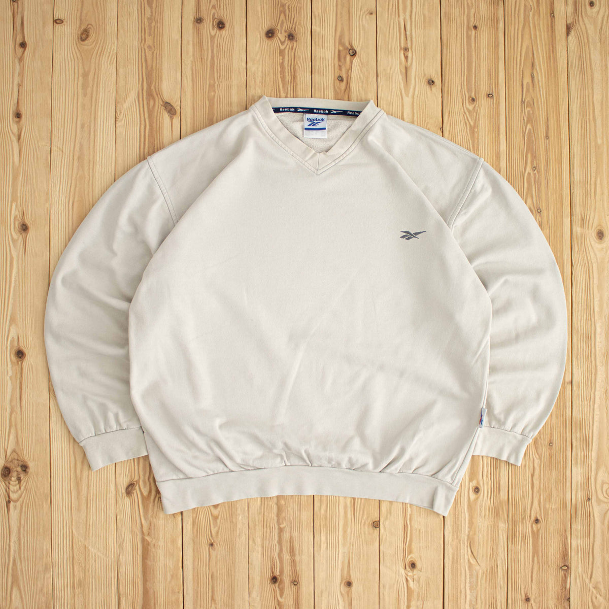 (L) Reebok Vintage Essential Embroidered Sweatshirt Beige