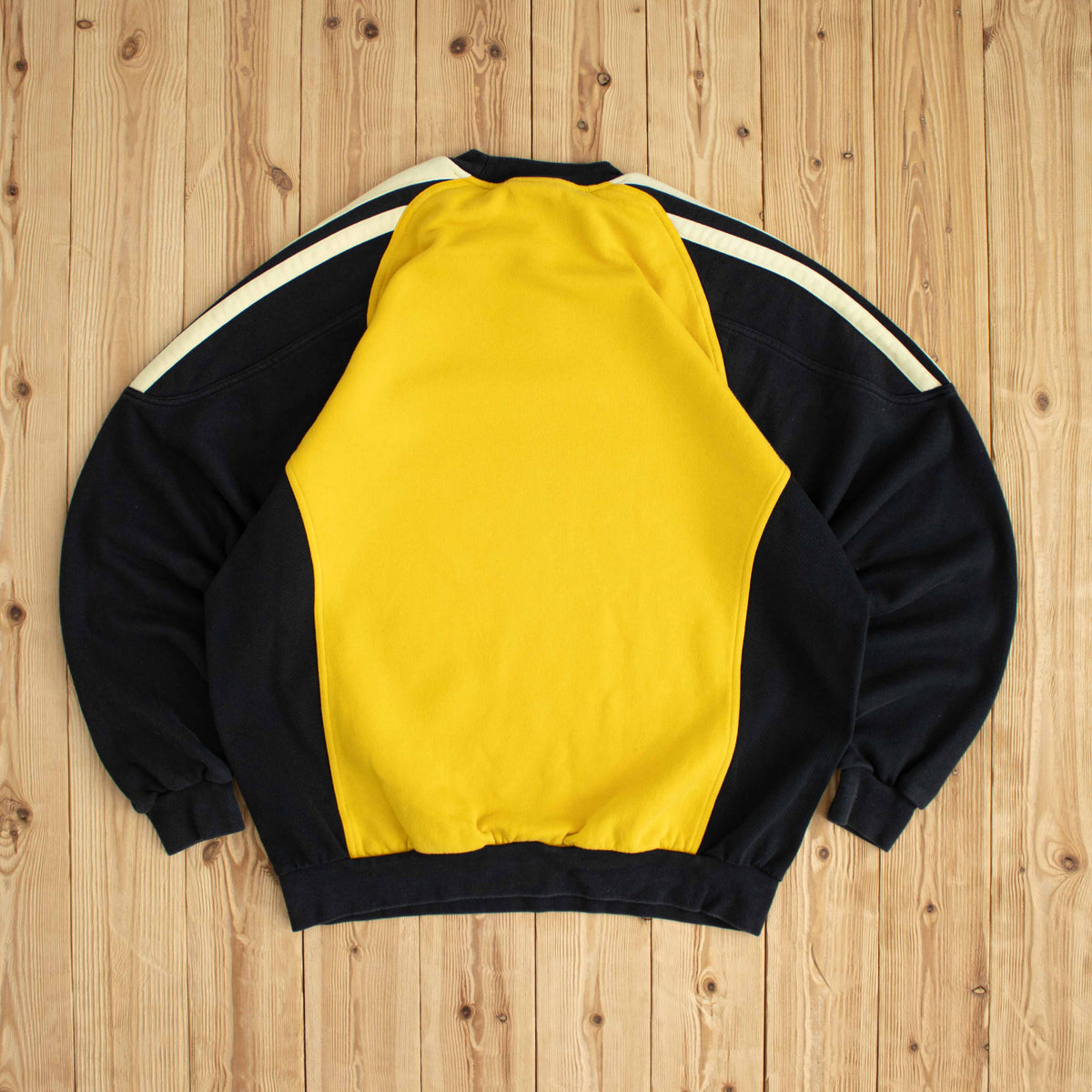 (XL) Adidas Center Logo Vintage Embroidered Sweatshirt Yellow