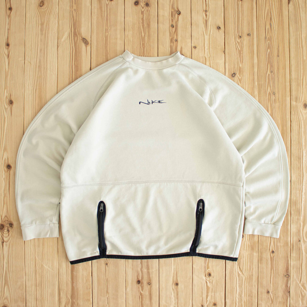 (L) Nike Center Name Vintage Embroidered Sweatshirt Beige