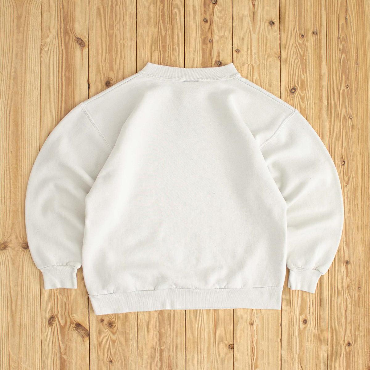 (S) Looney Tunes 'Property of Six Flags' Vintage Sweatshirt White