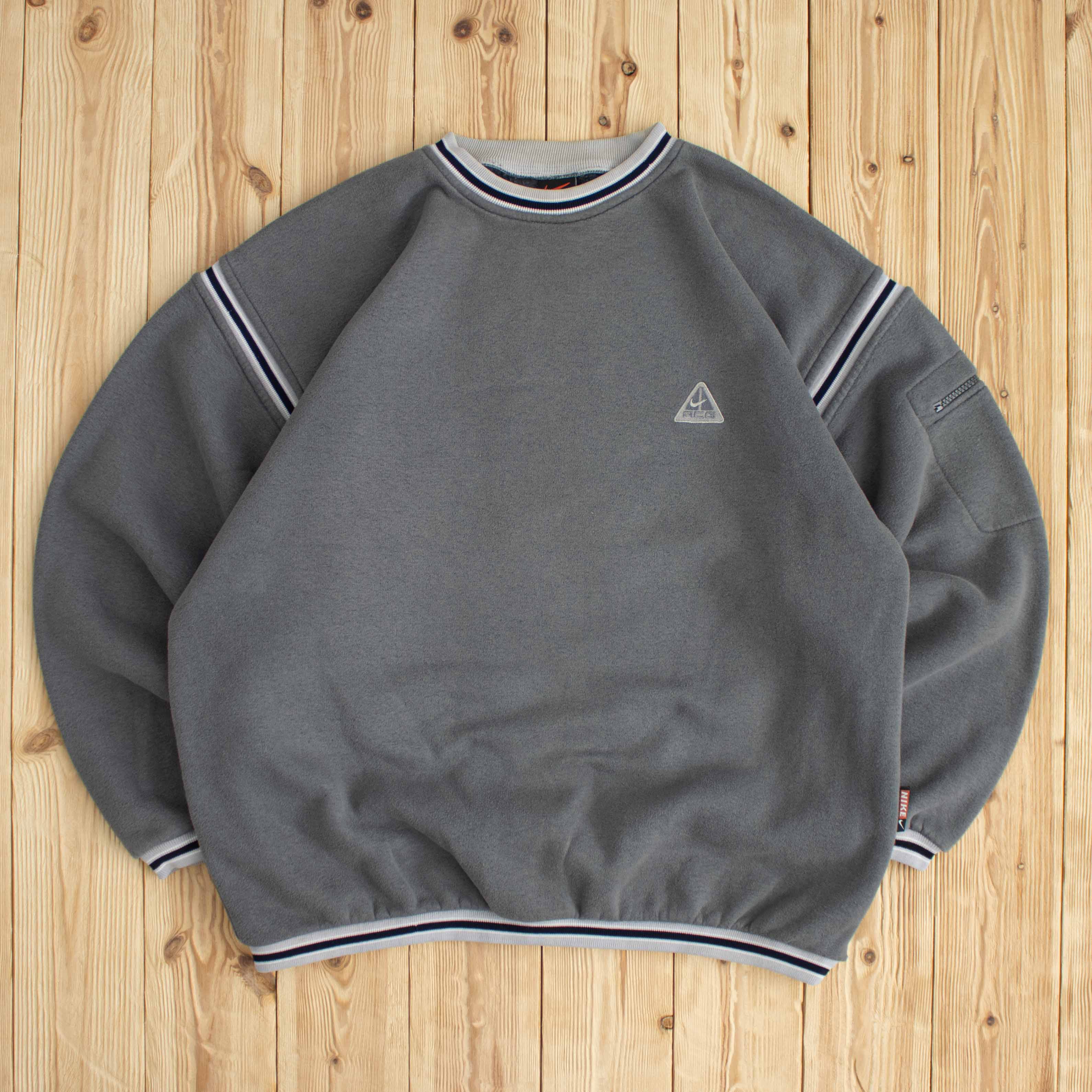 (L) Vintage Nike ACG Embroidered Sweatshirt
