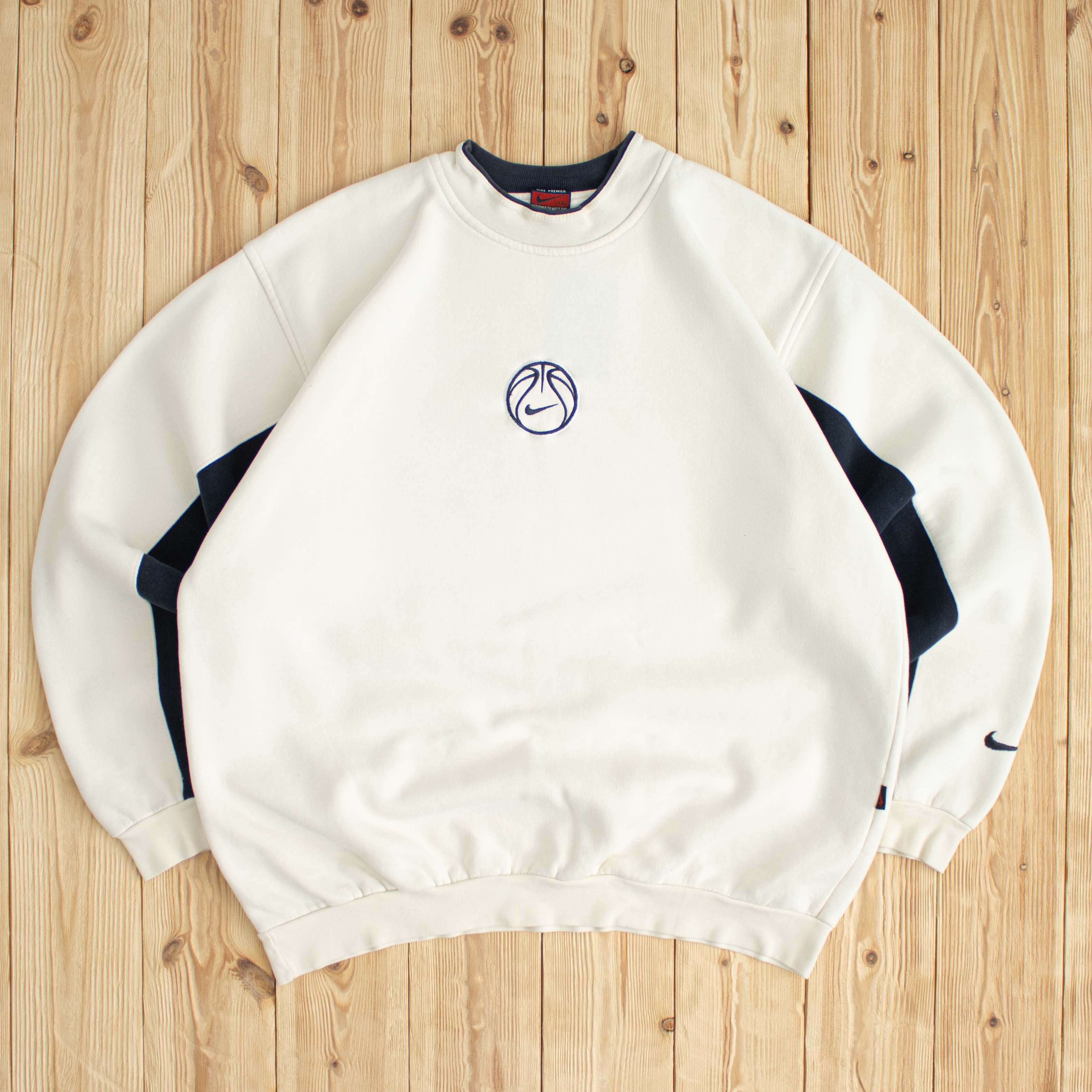 (L) Vintage Nike Basketball Embroidered Sweatshirt