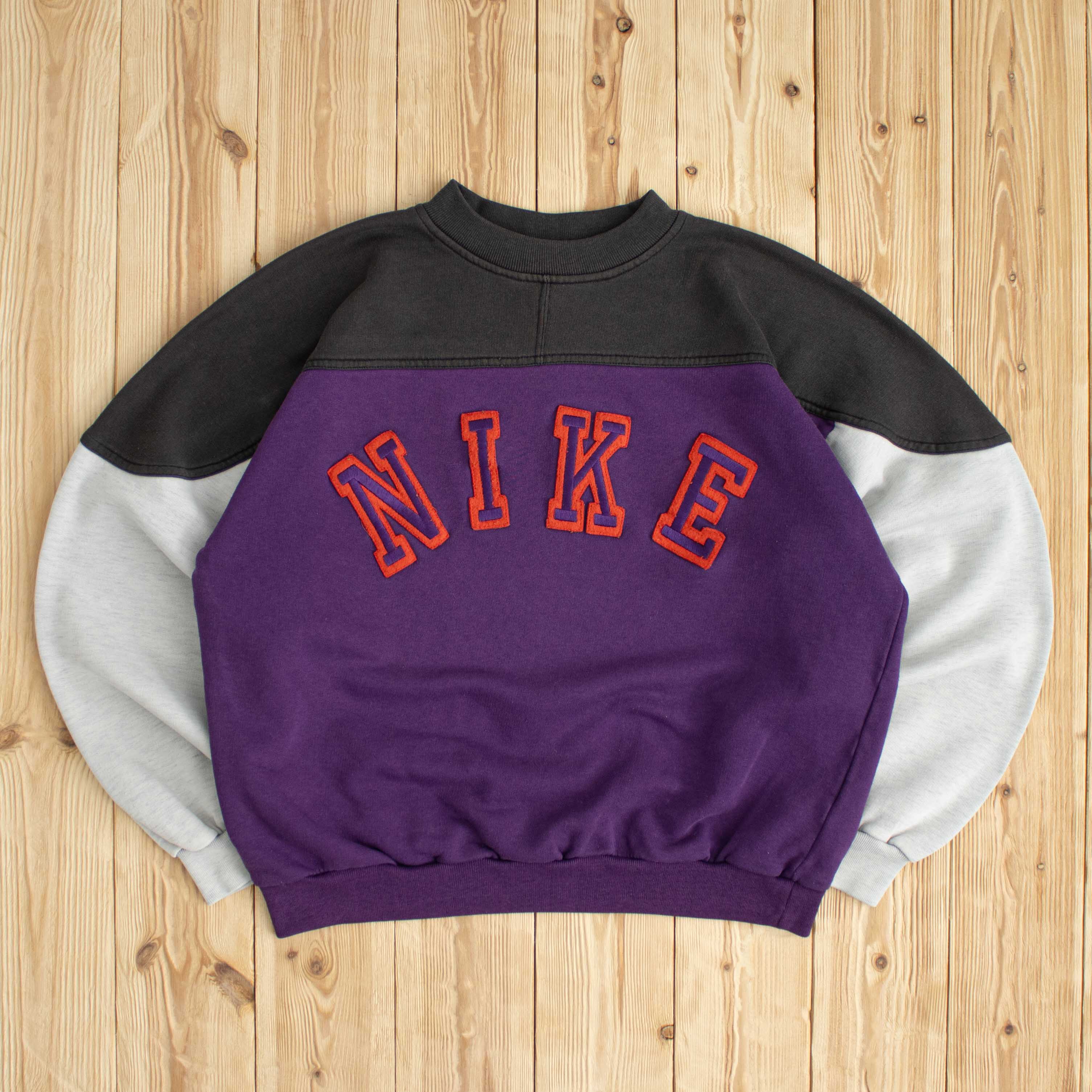 (M) Vintage Nike Spell Out Embroidered Sweatshirt