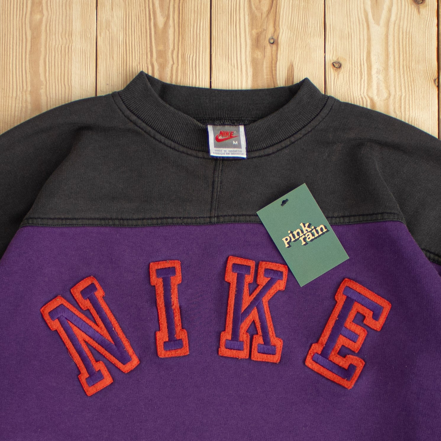 (M) Vintage Nike Spell Out Embroidered Sweatshirt