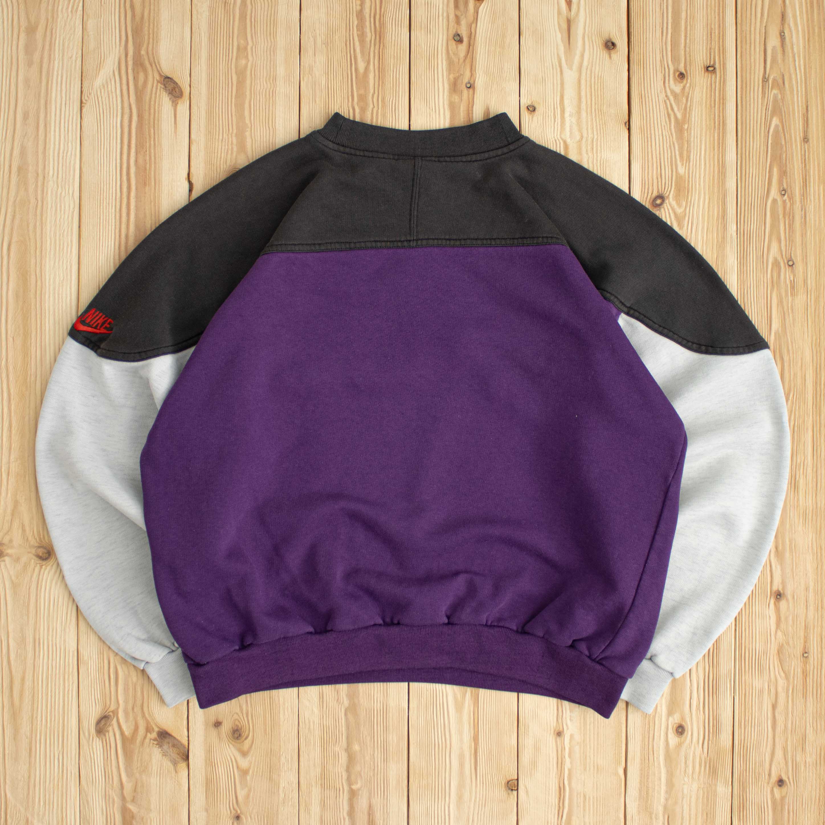 (M) Vintage Nike Spell Out Embroidered Sweatshirt