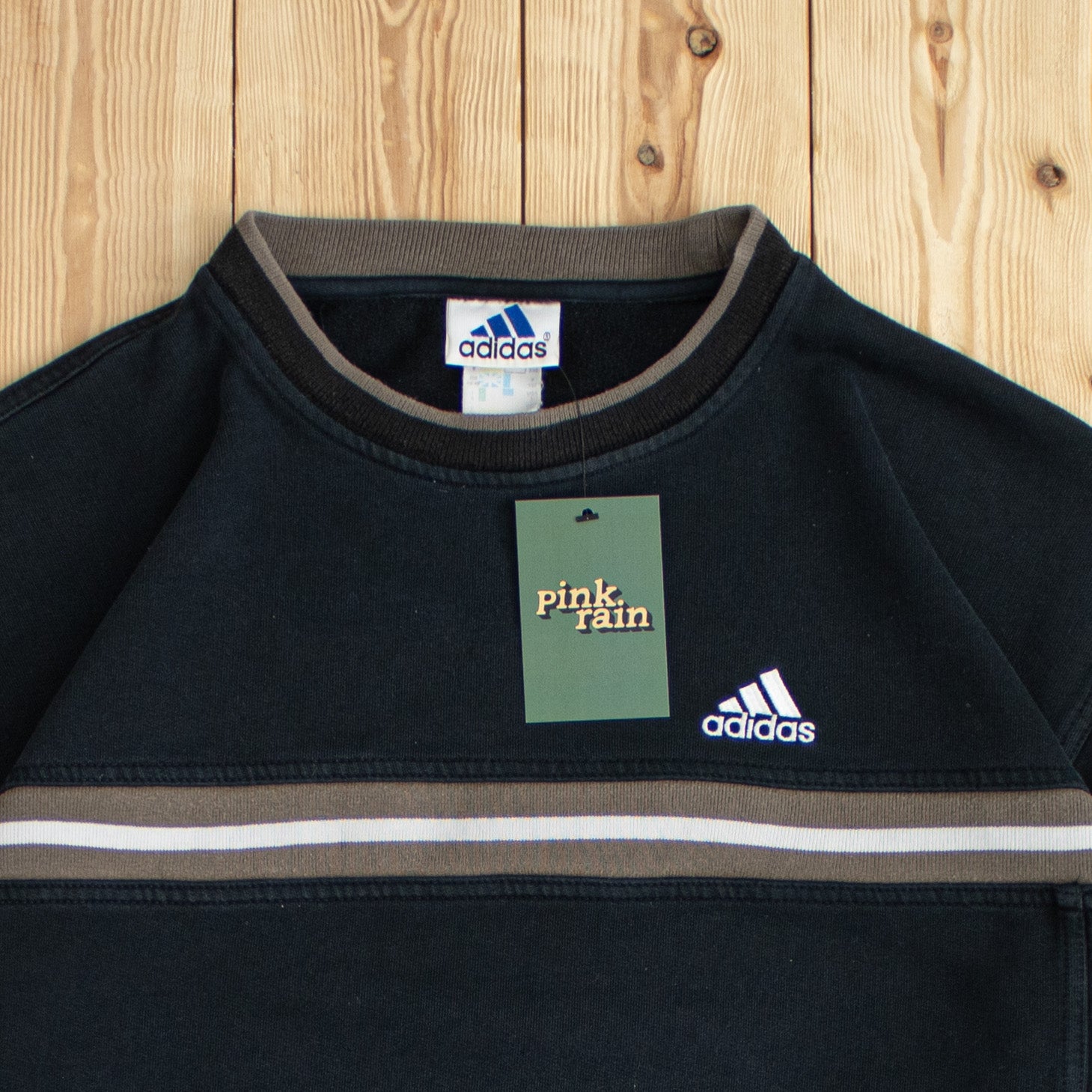 (M) Vintage Adidas Essential Embroidered Sweatshirt