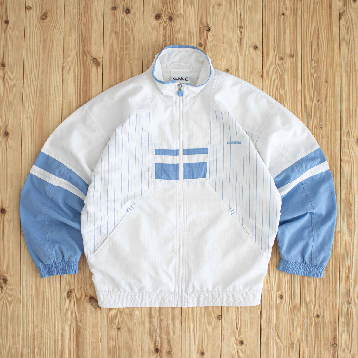 (M) Adidas Vintage Embroidered Jacket White Blue