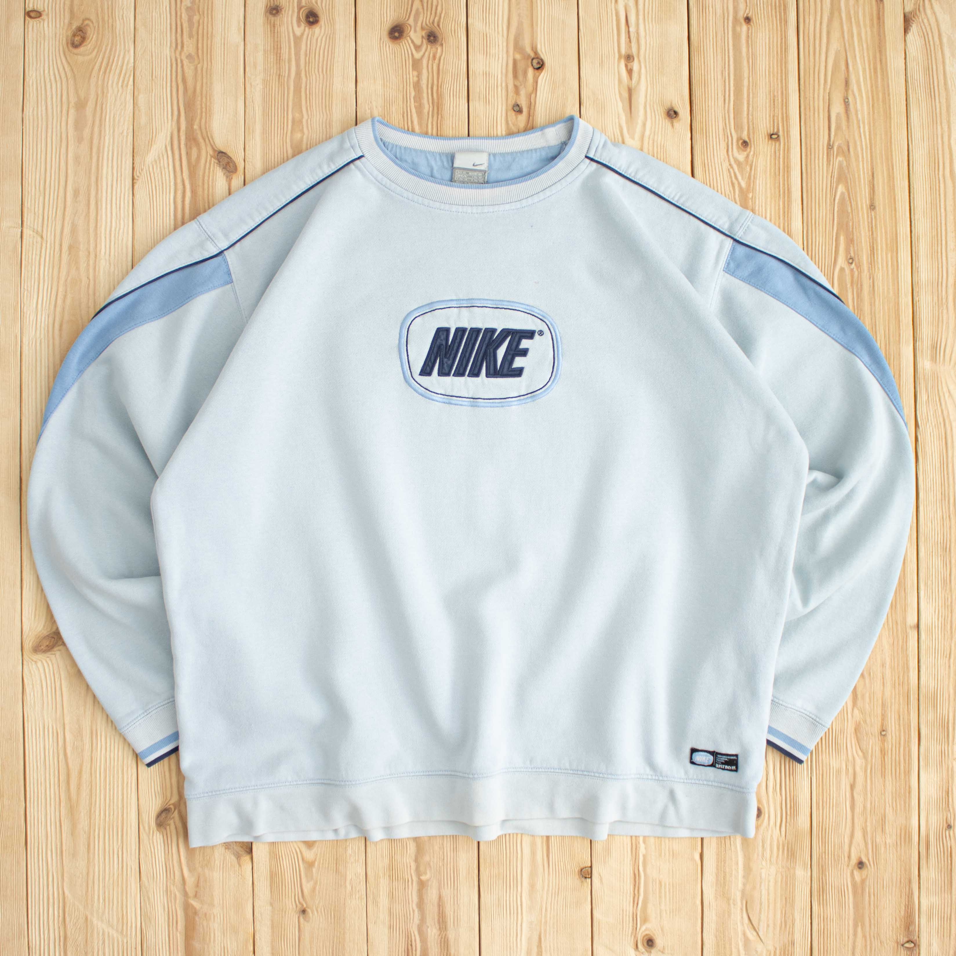 (L) Vintage Nike Spell Out Embroidered Sweatshirt
