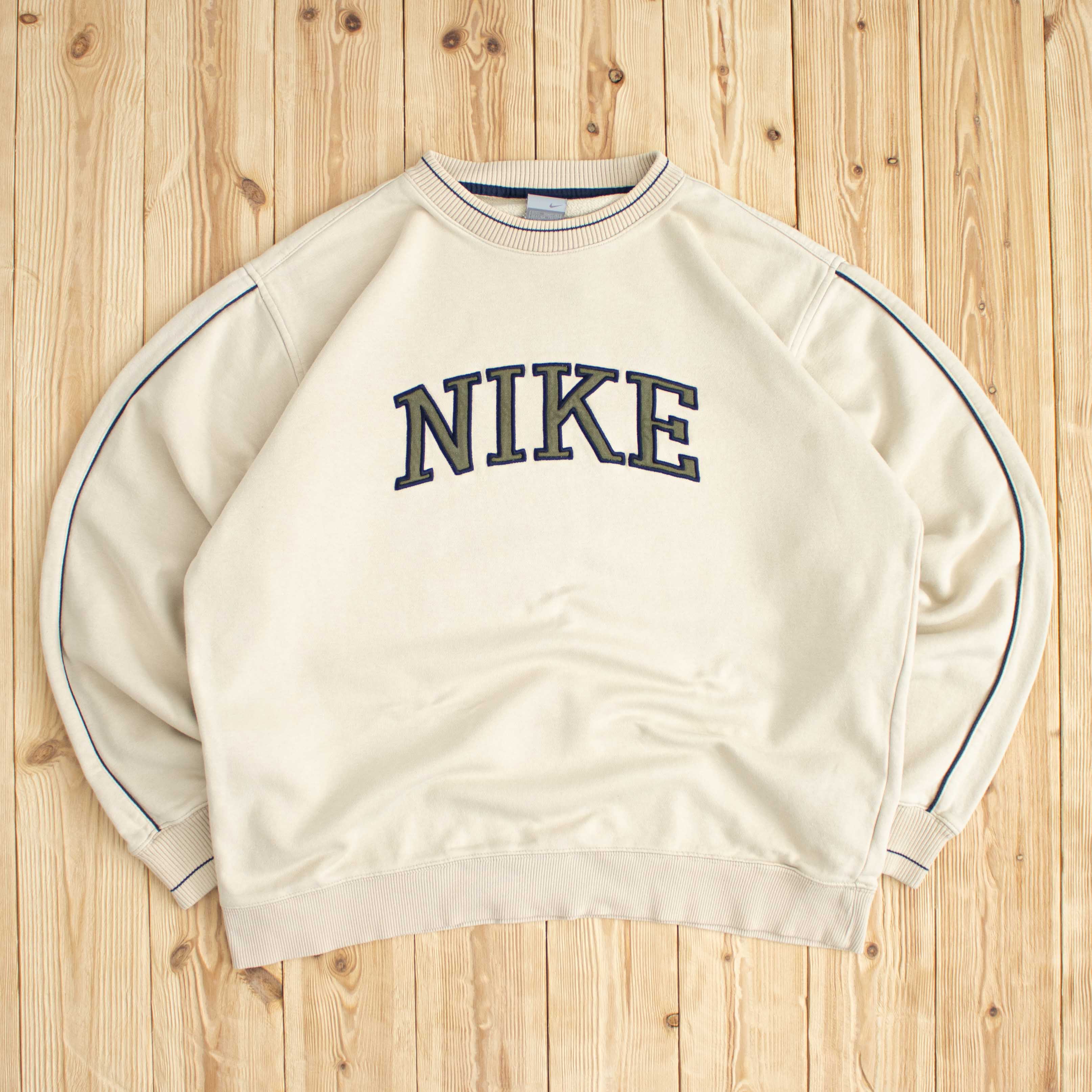 (L) Vintage Nike Spell Out Embroidered Sweatshirt