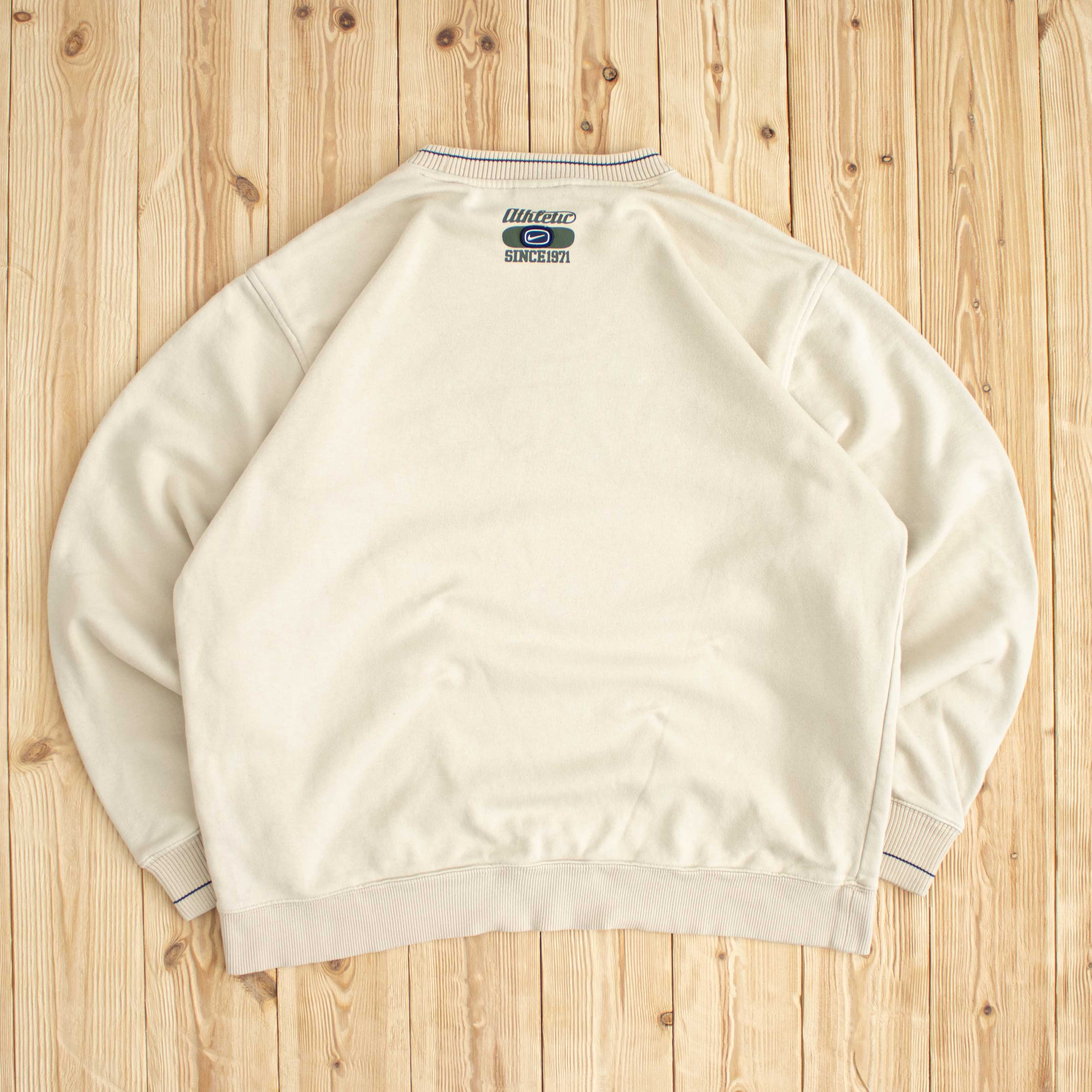 (L) Vintage Nike Spell Out Embroidered Sweatshirt