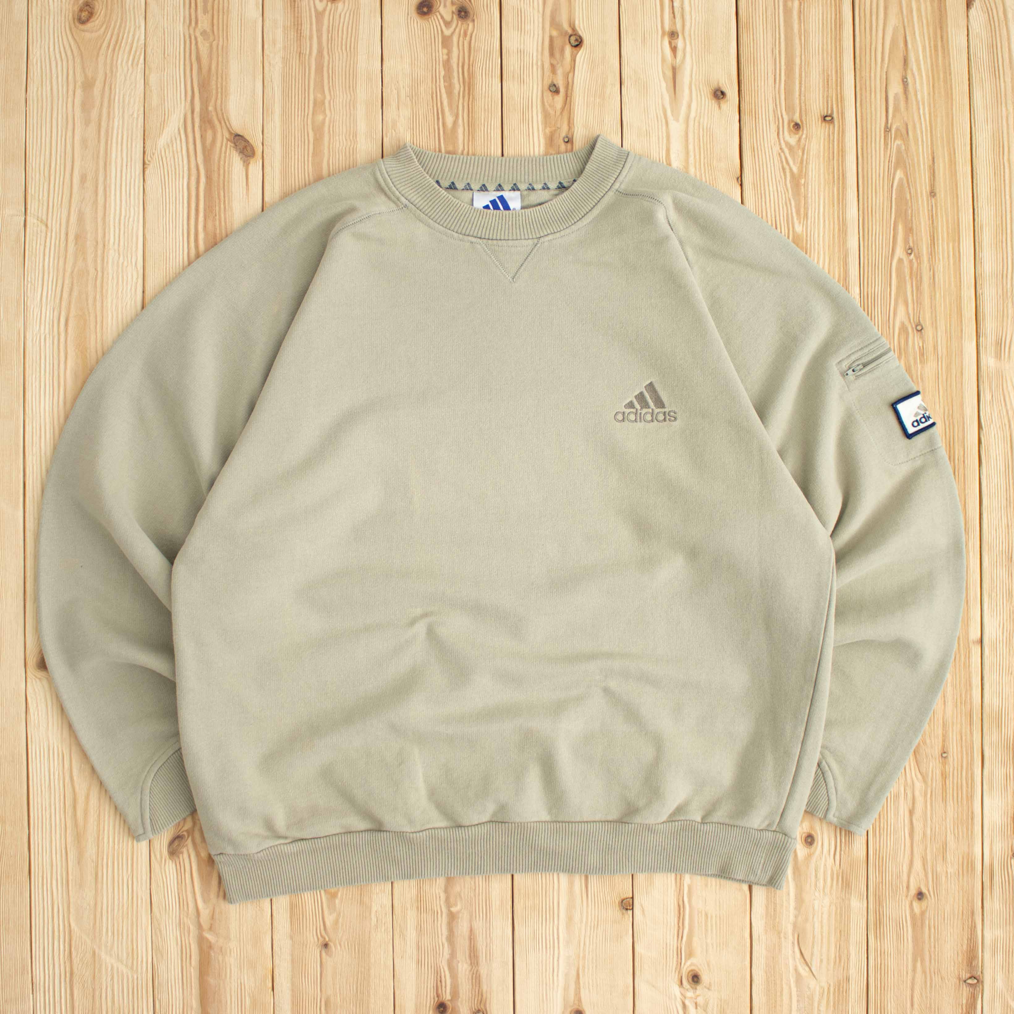 (M) Vintage Adidas Essential Embroidered Sweatshirt