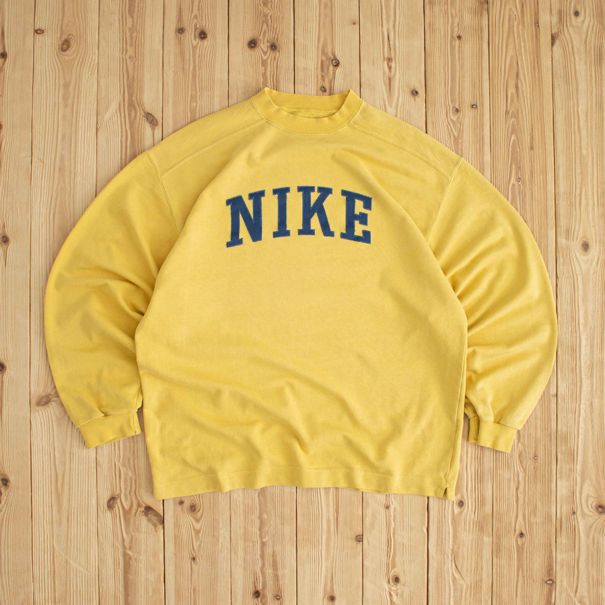 (M) Nike Spell Out Vintage Embroidered Sweatshirt Yellow