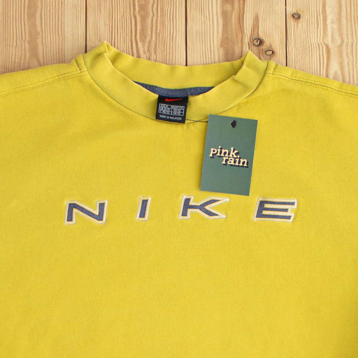 (S/M) Nike Spell Out Vintage Embroidered Sweatshirt Yellow
