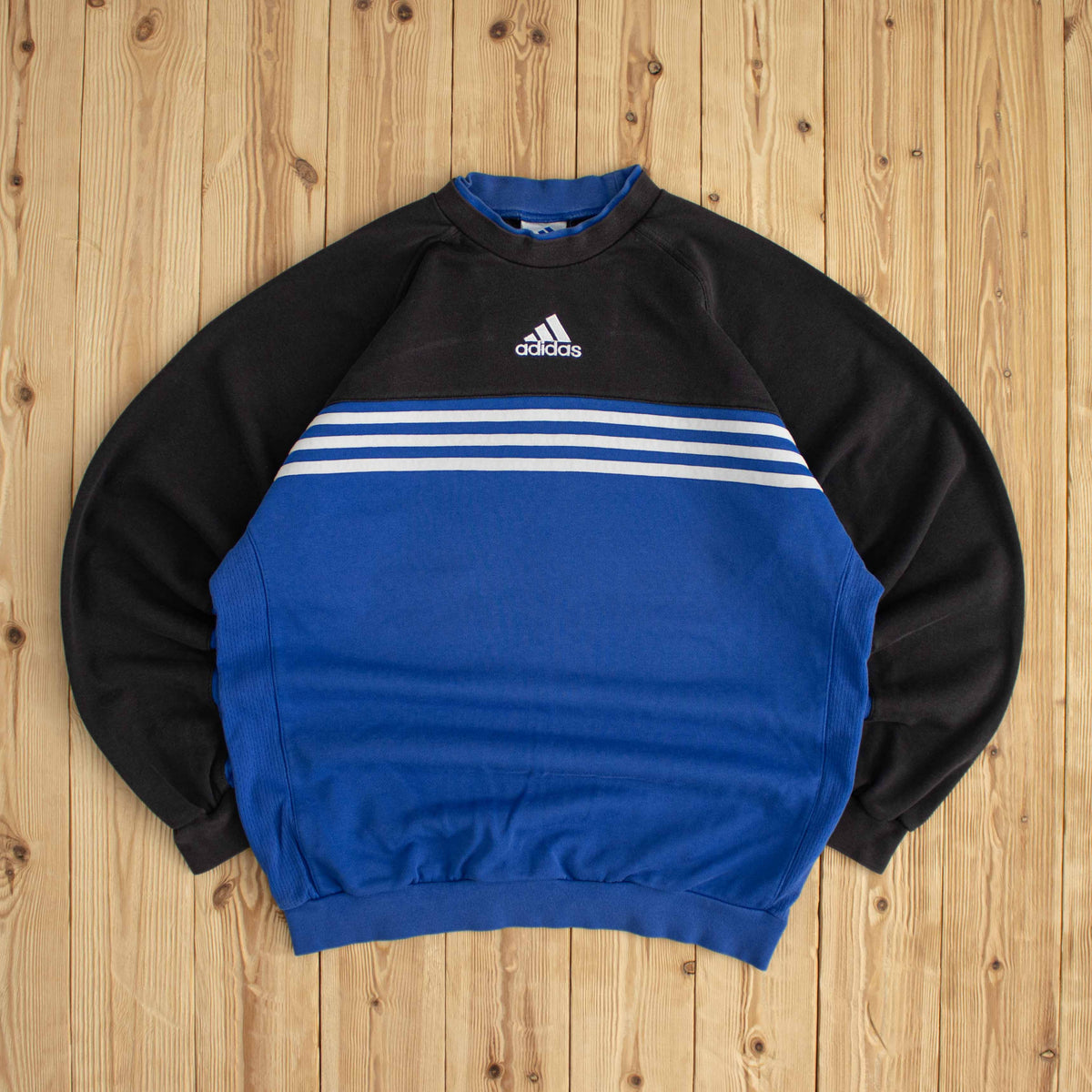 (L) Adidas Center Logo Vintage Embroidered Sweatshirt Blue
