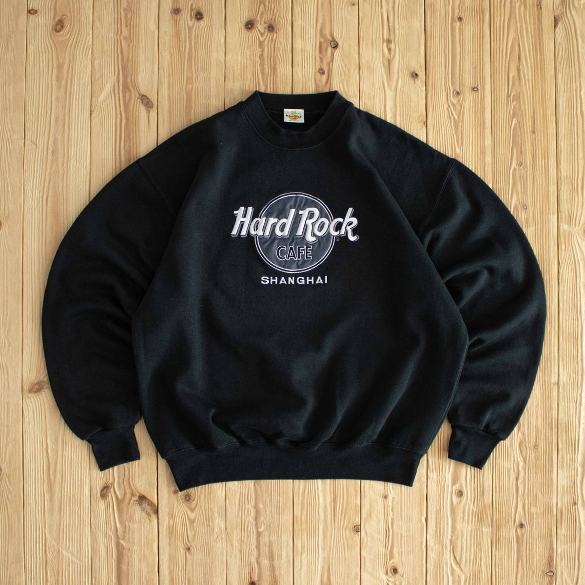 (M) Hard Rock Cafe Shanghai Vintage Embroidered Sweatshirt Black