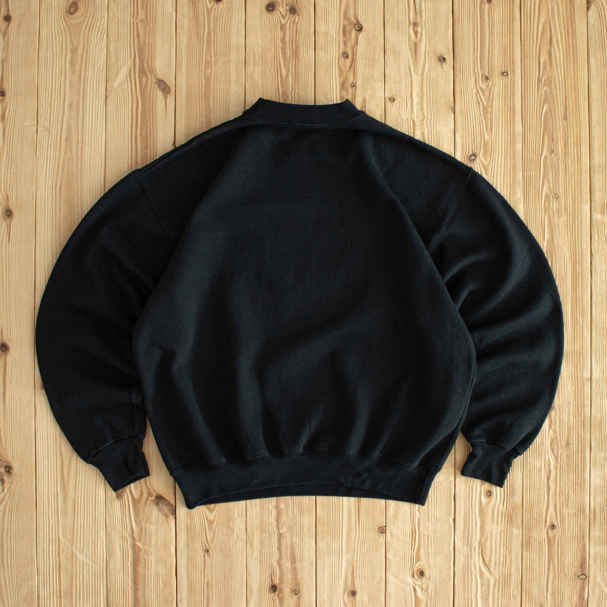 (M) Hard Rock Cafe Shanghai Vintage Embroidered Sweatshirt Black