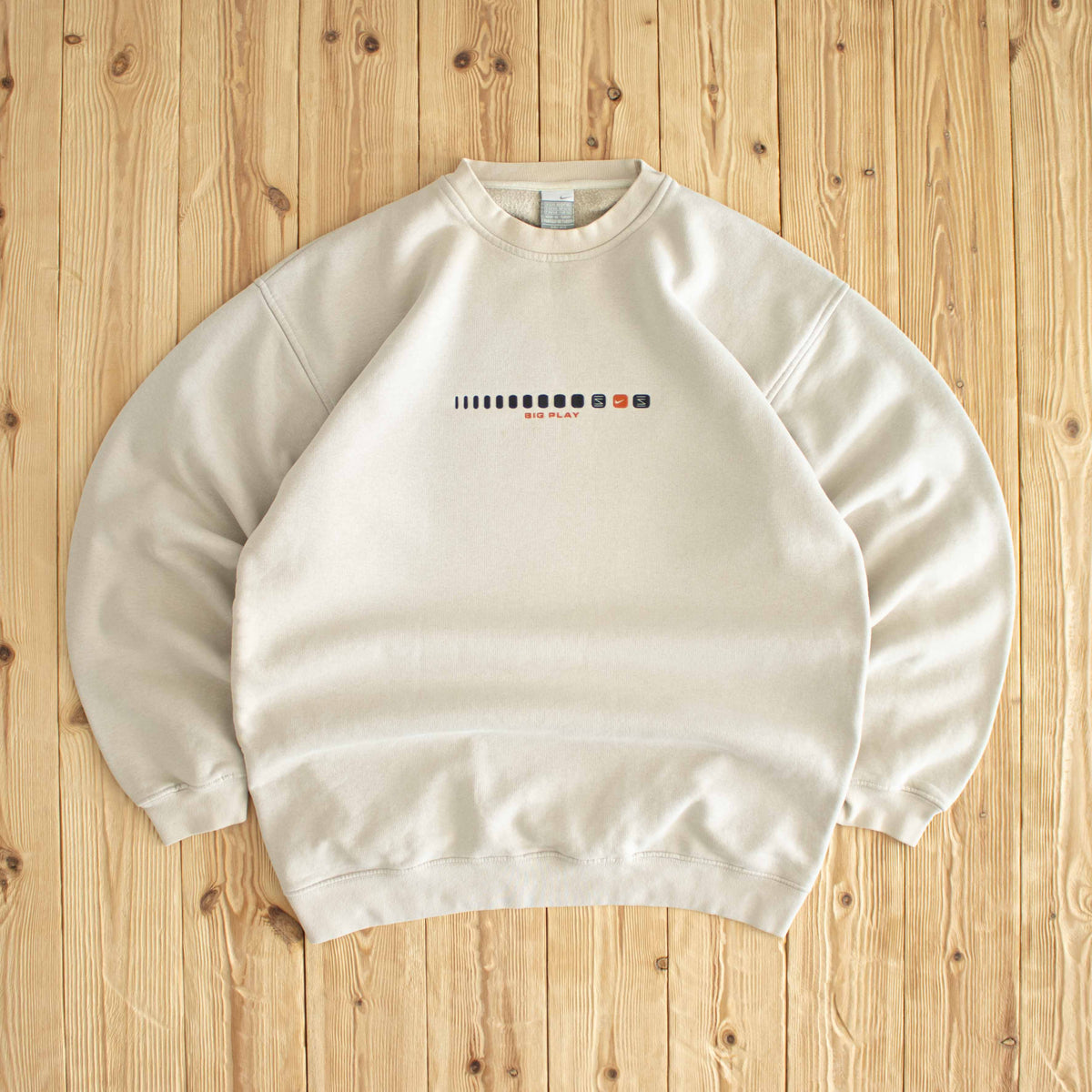 (L) Nike 'Big Play' Y2K Sweatshirt Beige
